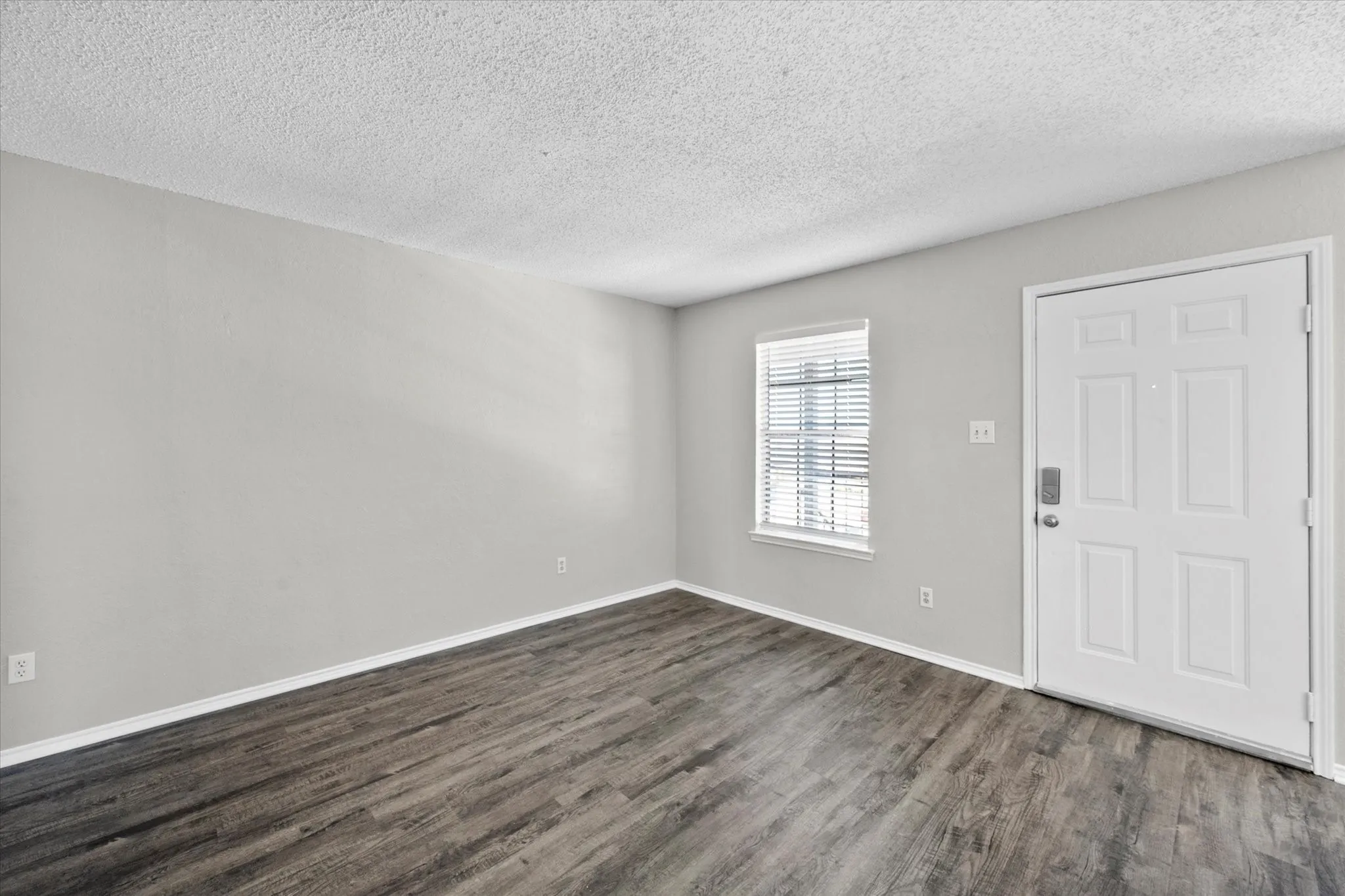 Quadruplex For Rent in Tarrant County , 606 Kings Way Drive C, Mansfield, Texas 76063, 2 Bedroom, 1 Bathroom, Garage spaces, 813 Sqft, built in 1985, mls#21352736, Real Estate Agent in Mansfield, Homes For Rent in Tarrant county, Homes For Rent in Mansfield, Realtor in Mansfield Texas, Real Estate Brokerage Independent Realty Texas, Luminita Cordes Realtor