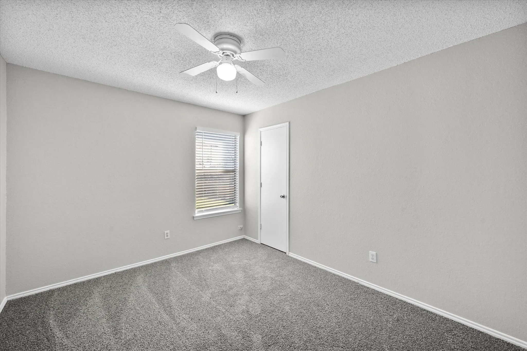 Quadruplex For Rent in Tarrant County , 606 Kings Way Drive C, Mansfield, Texas 76063, 2 Bedroom, 1 Bathroom, Garage spaces, 813 Sqft, built in 1985, mls#21352736, Real Estate Agent in Mansfield, Homes For Rent in Tarrant county, Homes For Rent in Mansfield, Realtor in Mansfield Texas, Real Estate Brokerage Independent Realty Texas, Luminita Cordes Realtor