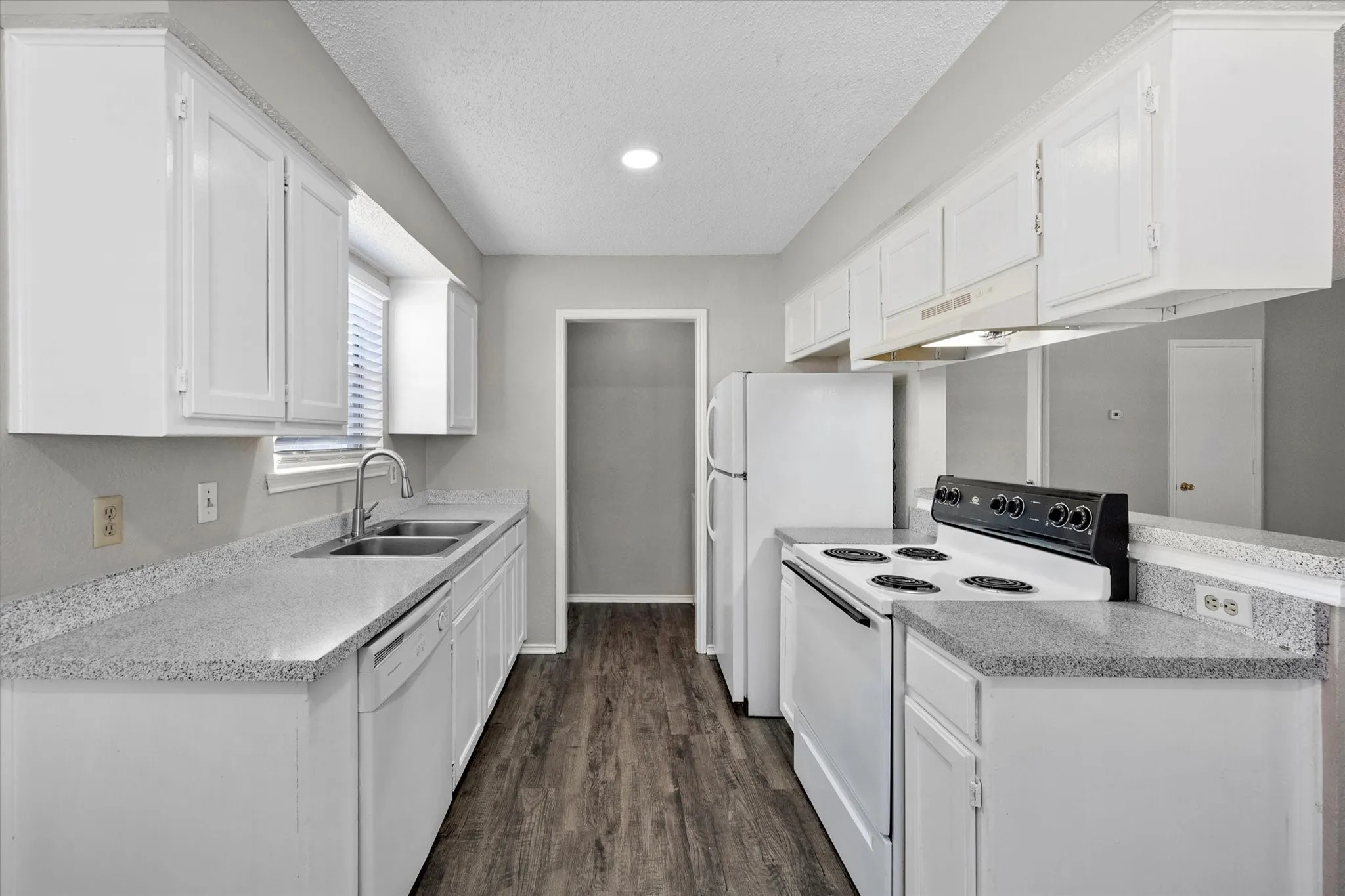 Quadruplex For Rent in Tarrant County , 606 Kings Way Drive C, Mansfield, Texas 76063, 2 Bedroom, 1 Bathroom, Garage spaces, 813 Sqft, built in 1985, mls#21352736, Real Estate Agent in Mansfield, Homes For Rent in Tarrant county, Homes For Rent in Mansfield, Realtor in Mansfield Texas, Real Estate Brokerage Independent Realty Texas, Luminita Cordes Realtor