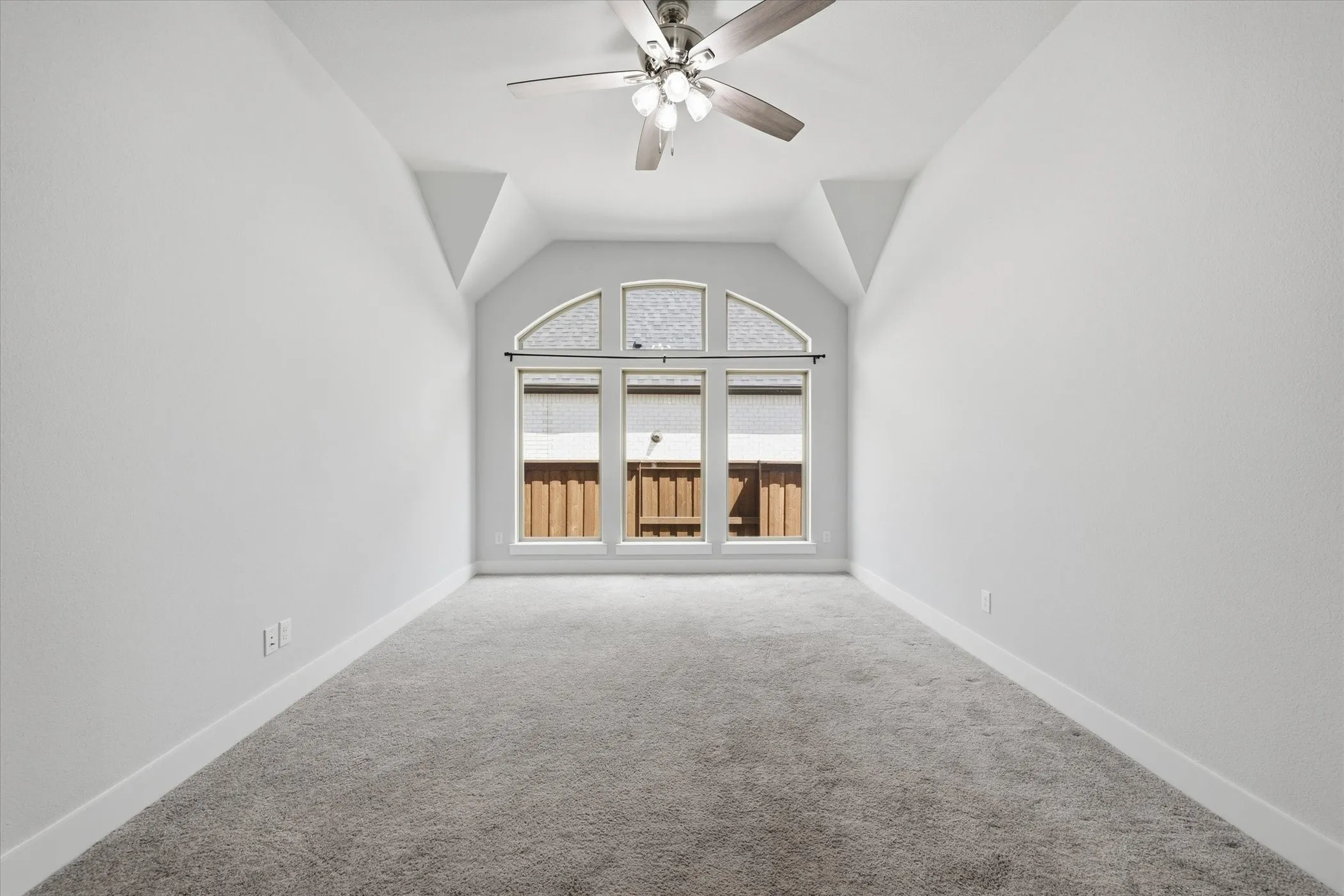 Single Family Residence For Sale in Grayson County , 1617 Cygnet Court, Van Alstyne, Texas 75495, 4 Bedroom, 4 Bathroom, 3 Garage spaces, 2,974 Sqft, built in 2021, mls#21352164, Real Estate Agent in Van Alstyne, Homes For Sale in Grayson county, Homes For Sale in Van Alstyne, Realtor in Van Alstyne Texas, Real Estate Brokerage Independent Realty Texas, Luminita Cordes Realtor