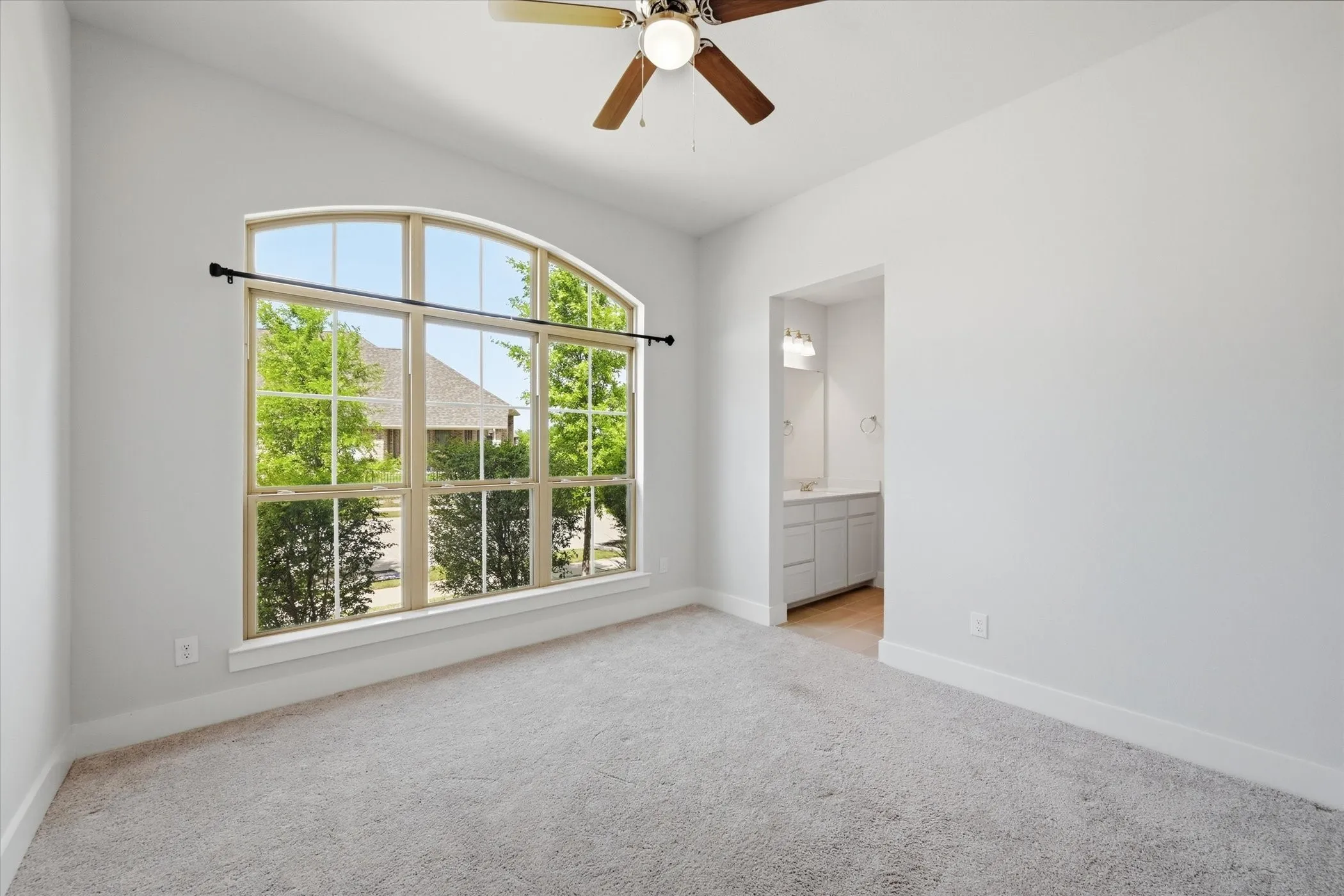 Single Family Residence For Sale in Grayson County , 1617 Cygnet Court, Van Alstyne, Texas 75495, 4 Bedroom, 4 Bathroom, 3 Garage spaces, 2,974 Sqft, built in 2021, mls#21352164, Real Estate Agent in Van Alstyne, Homes For Sale in Grayson county, Homes For Sale in Van Alstyne, Realtor in Van Alstyne Texas, Real Estate Brokerage Independent Realty Texas, Luminita Cordes Realtor