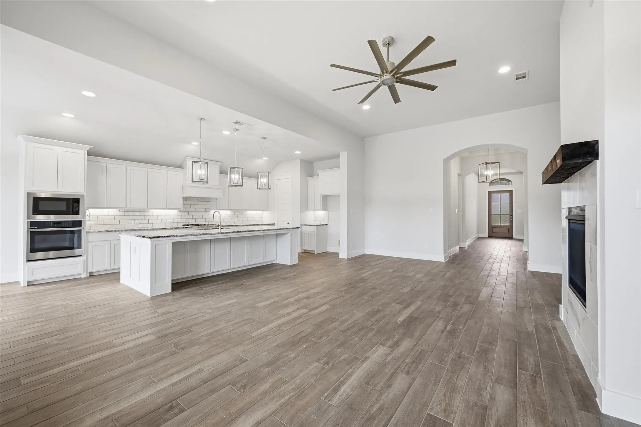 Single Family Residence For Sale in Grayson County , 1617 Cygnet Court, Van Alstyne, Texas 75495, 4 Bedroom, 4 Bathroom, 3 Garage spaces, 2,974 Sqft, built in 2021, mls#21352164, Real Estate Agent in Van Alstyne, Homes For Sale in Grayson county, Homes For Sale in Van Alstyne, Realtor in Van Alstyne Texas, Real Estate Brokerage Independent Realty Texas, Luminita Cordes Realtor