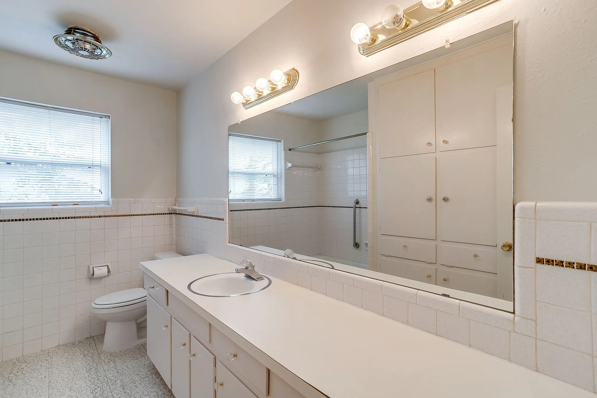 Single Family Residence For Sale in Tarrant County , 2928 Laredo Drive, Fort Worth, Texas 76116, 3 Bedroom, 2 Bathroom, 2 Garage spaces, 1,720 Sqft, built in 1965, mls#21344621, Real Estate Agent in Fort Worth, Homes For Sale in Tarrant county, Homes For Sale in Fort Worth, Realtor in Fort Worth Texas, Real Estate Brokerage Independent Realty Texas, Luminita Cordes Realtor
