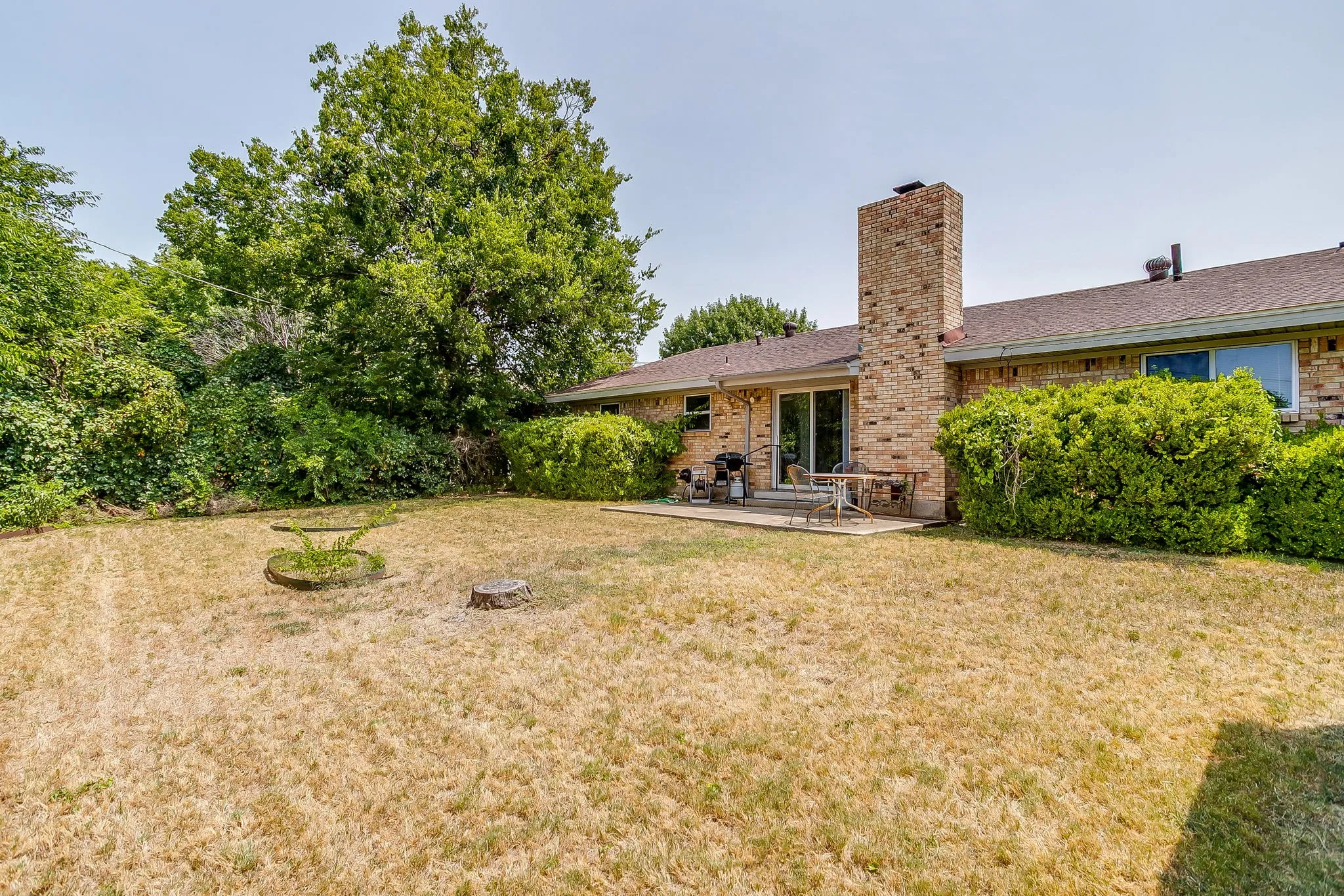 Single Family Residence For Sale in Tarrant County , 2928 Laredo Drive, Fort Worth, Texas 76116, 3 Bedroom, 2 Bathroom, 2 Garage spaces, 1,720 Sqft, built in 1965, mls#21344621, Real Estate Agent in Fort Worth, Homes For Sale in Tarrant county, Homes For Sale in Fort Worth, Realtor in Fort Worth Texas, Real Estate Brokerage Independent Realty Texas, Luminita Cordes Realtor