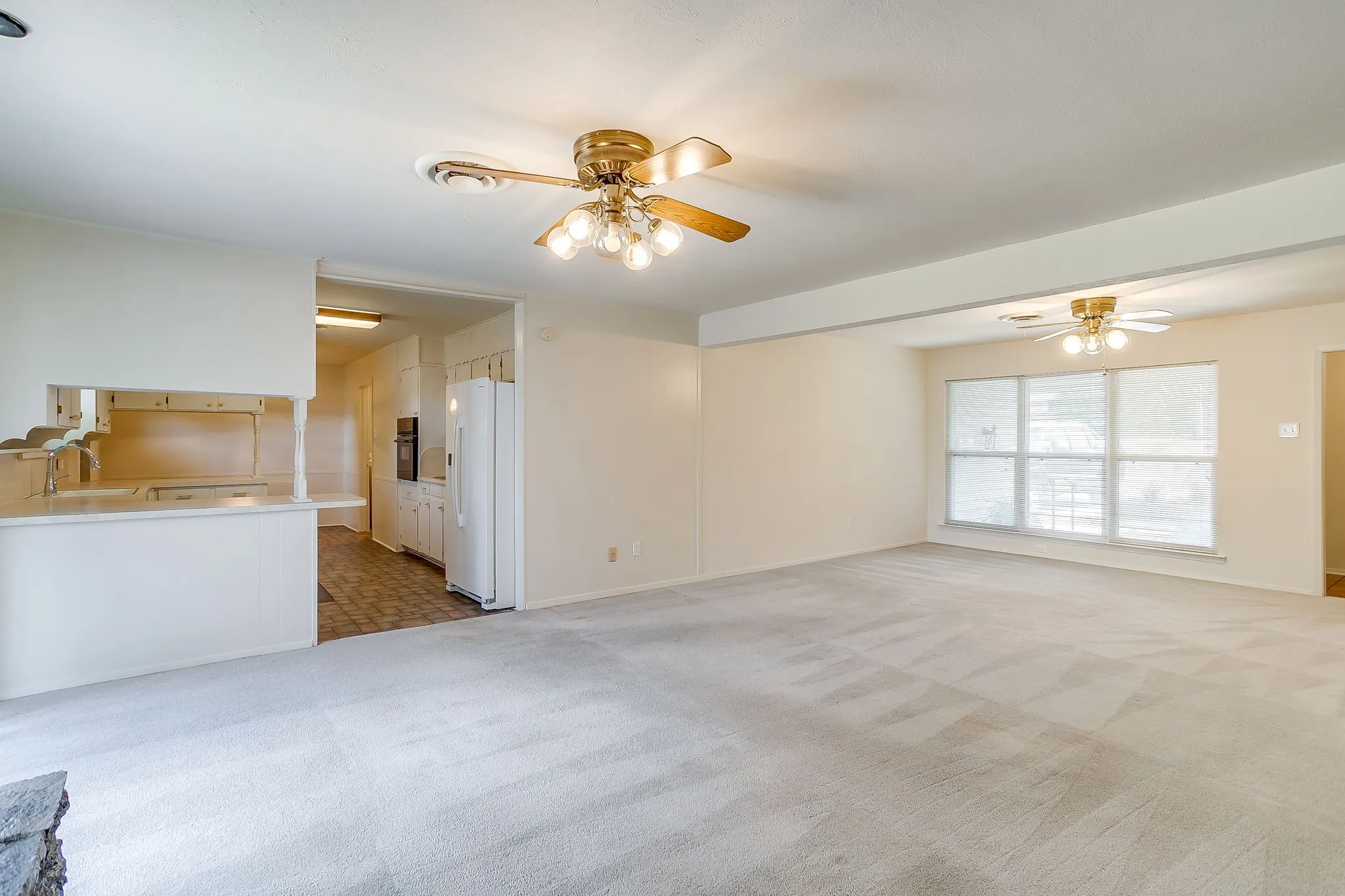 Single Family Residence For Sale in Tarrant County , 2928 Laredo Drive, Fort Worth, Texas 76116, 3 Bedroom, 2 Bathroom, 2 Garage spaces, 1,720 Sqft, built in 1965, mls#21344621, Real Estate Agent in Fort Worth, Homes For Sale in Tarrant county, Homes For Sale in Fort Worth, Realtor in Fort Worth Texas, Real Estate Brokerage Independent Realty Texas, Luminita Cordes Realtor