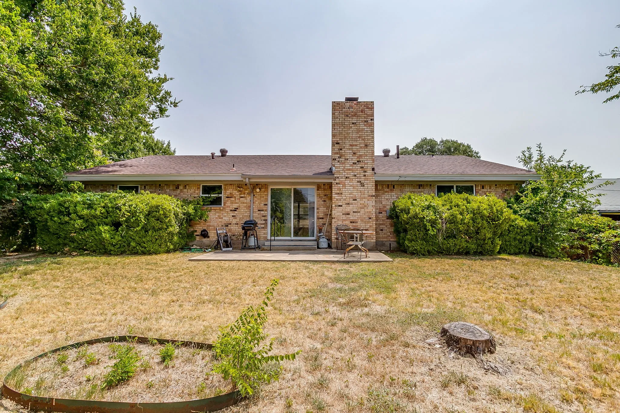 Single Family Residence For Sale in Tarrant County , 2928 Laredo Drive, Fort Worth, Texas 76116, 3 Bedroom, 2 Bathroom, 2 Garage spaces, 1,720 Sqft, built in 1965, mls#21344621, Real Estate Agent in Fort Worth, Homes For Sale in Tarrant county, Homes For Sale in Fort Worth, Realtor in Fort Worth Texas, Real Estate Brokerage Independent Realty Texas, Luminita Cordes Realtor