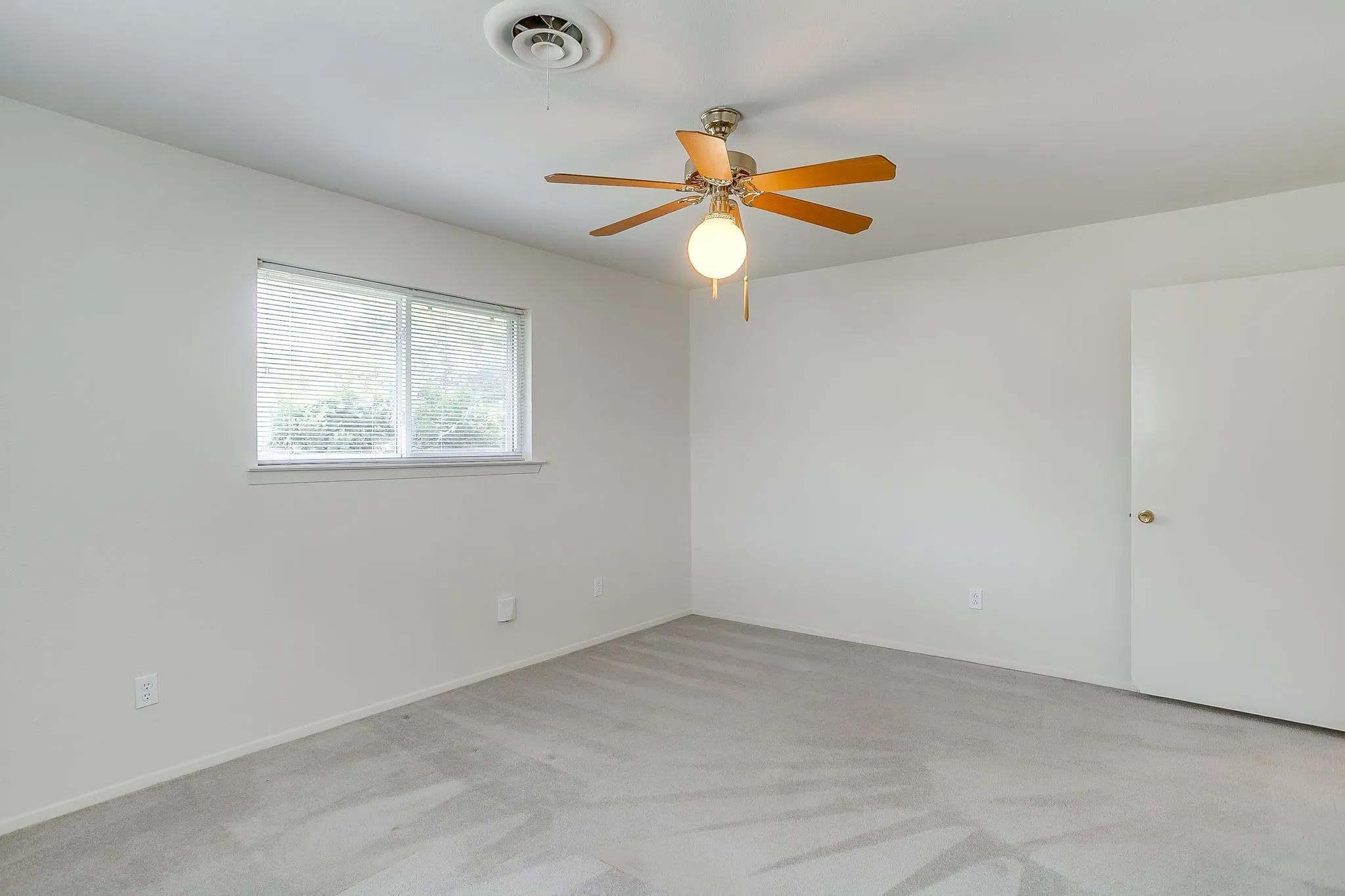 Single Family Residence For Sale in Tarrant County , 2928 Laredo Drive, Fort Worth, Texas 76116, 3 Bedroom, 2 Bathroom, 2 Garage spaces, 1,720 Sqft, built in 1965, mls#21344621, Real Estate Agent in Fort Worth, Homes For Sale in Tarrant county, Homes For Sale in Fort Worth, Realtor in Fort Worth Texas, Real Estate Brokerage Independent Realty Texas, Luminita Cordes Realtor