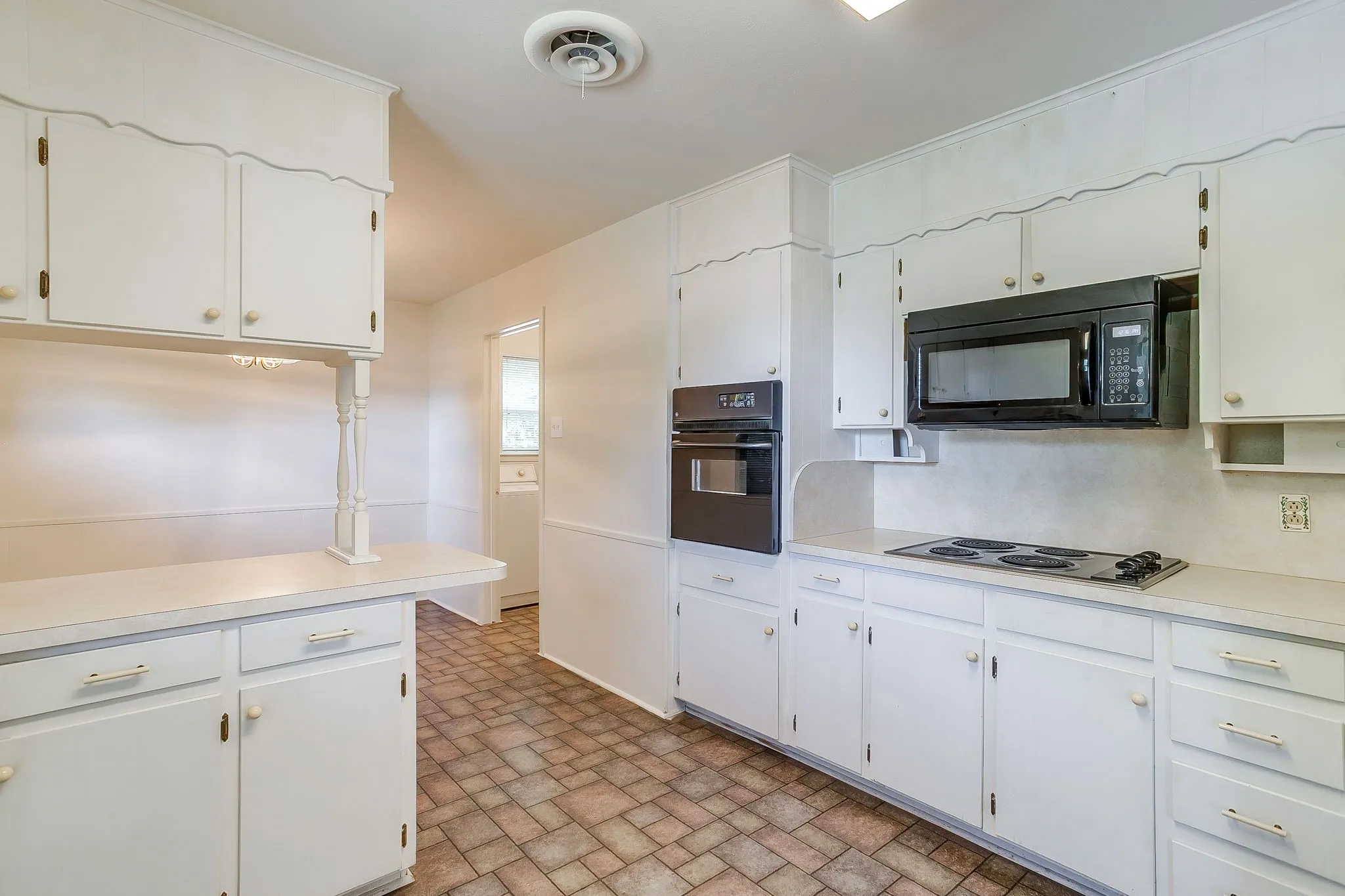 Single Family Residence For Sale in Tarrant County , 2928 Laredo Drive, Fort Worth, Texas 76116, 3 Bedroom, 2 Bathroom, 2 Garage spaces, 1,720 Sqft, built in 1965, mls#21344621, Real Estate Agent in Fort Worth, Homes For Sale in Tarrant county, Homes For Sale in Fort Worth, Realtor in Fort Worth Texas, Real Estate Brokerage Independent Realty Texas, Luminita Cordes Realtor