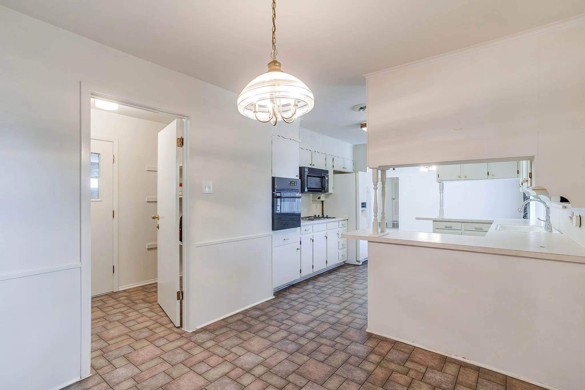 Single Family Residence For Sale in Tarrant County , 2928 Laredo Drive, Fort Worth, Texas 76116, 3 Bedroom, 2 Bathroom, 2 Garage spaces, 1,720 Sqft, built in 1965, mls#21344621, Real Estate Agent in Fort Worth, Homes For Sale in Tarrant county, Homes For Sale in Fort Worth, Realtor in Fort Worth Texas, Real Estate Brokerage Independent Realty Texas, Luminita Cordes Realtor