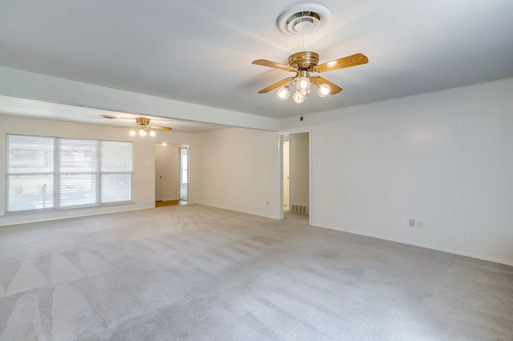 Single Family Residence For Sale in Tarrant County , 2928 Laredo Drive, Fort Worth, Texas 76116, 3 Bedroom, 2 Bathroom, 2 Garage spaces, 1,720 Sqft, built in 1965, mls#21344621, Real Estate Agent in Fort Worth, Homes For Sale in Tarrant county, Homes For Sale in Fort Worth, Realtor in Fort Worth Texas, Real Estate Brokerage Independent Realty Texas, Luminita Cordes Realtor