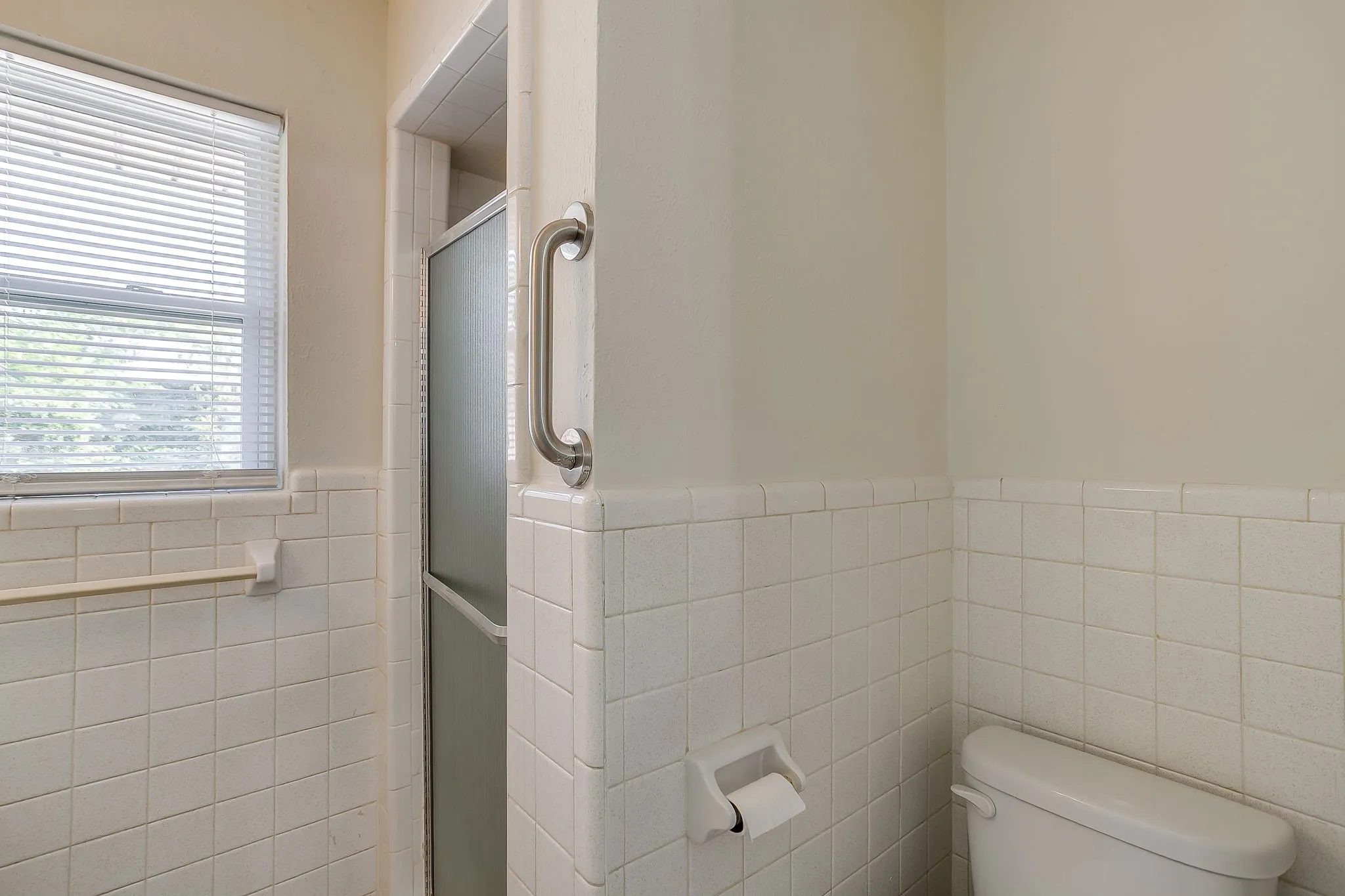Single Family Residence For Sale in Tarrant County , 2928 Laredo Drive, Fort Worth, Texas 76116, 3 Bedroom, 2 Bathroom, 2 Garage spaces, 1,720 Sqft, built in 1965, mls#21344621, Real Estate Agent in Fort Worth, Homes For Sale in Tarrant county, Homes For Sale in Fort Worth, Realtor in Fort Worth Texas, Real Estate Brokerage Independent Realty Texas, Luminita Cordes Realtor