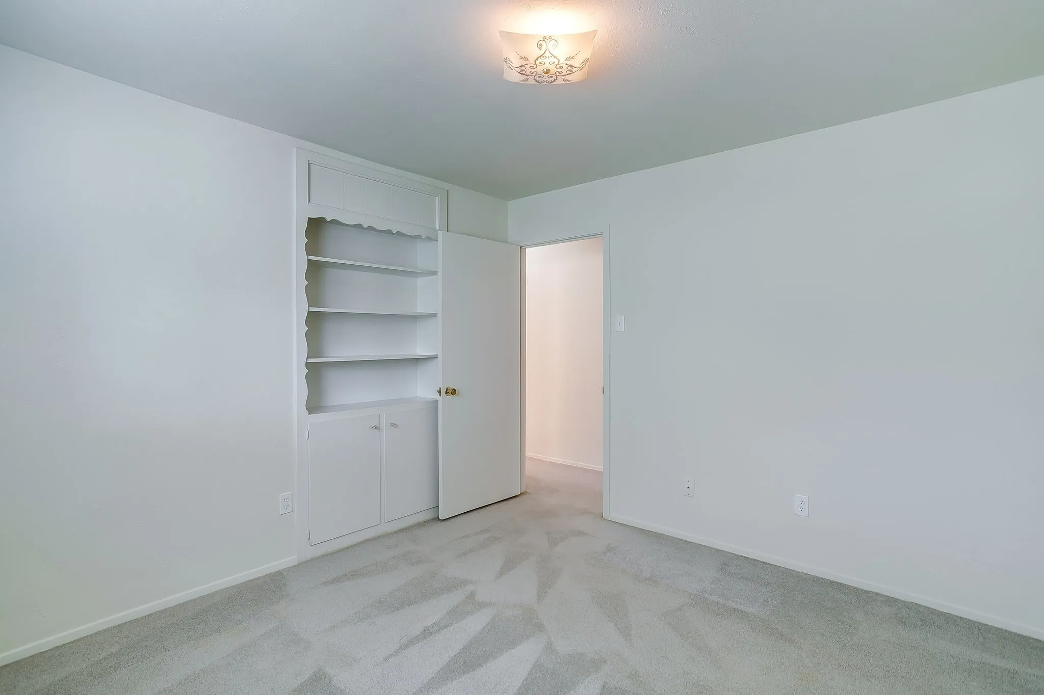 Single Family Residence For Sale in Tarrant County , 2928 Laredo Drive, Fort Worth, Texas 76116, 3 Bedroom, 2 Bathroom, 2 Garage spaces, 1,720 Sqft, built in 1965, mls#21344621, Real Estate Agent in Fort Worth, Homes For Sale in Tarrant county, Homes For Sale in Fort Worth, Realtor in Fort Worth Texas, Real Estate Brokerage Independent Realty Texas, Luminita Cordes Realtor