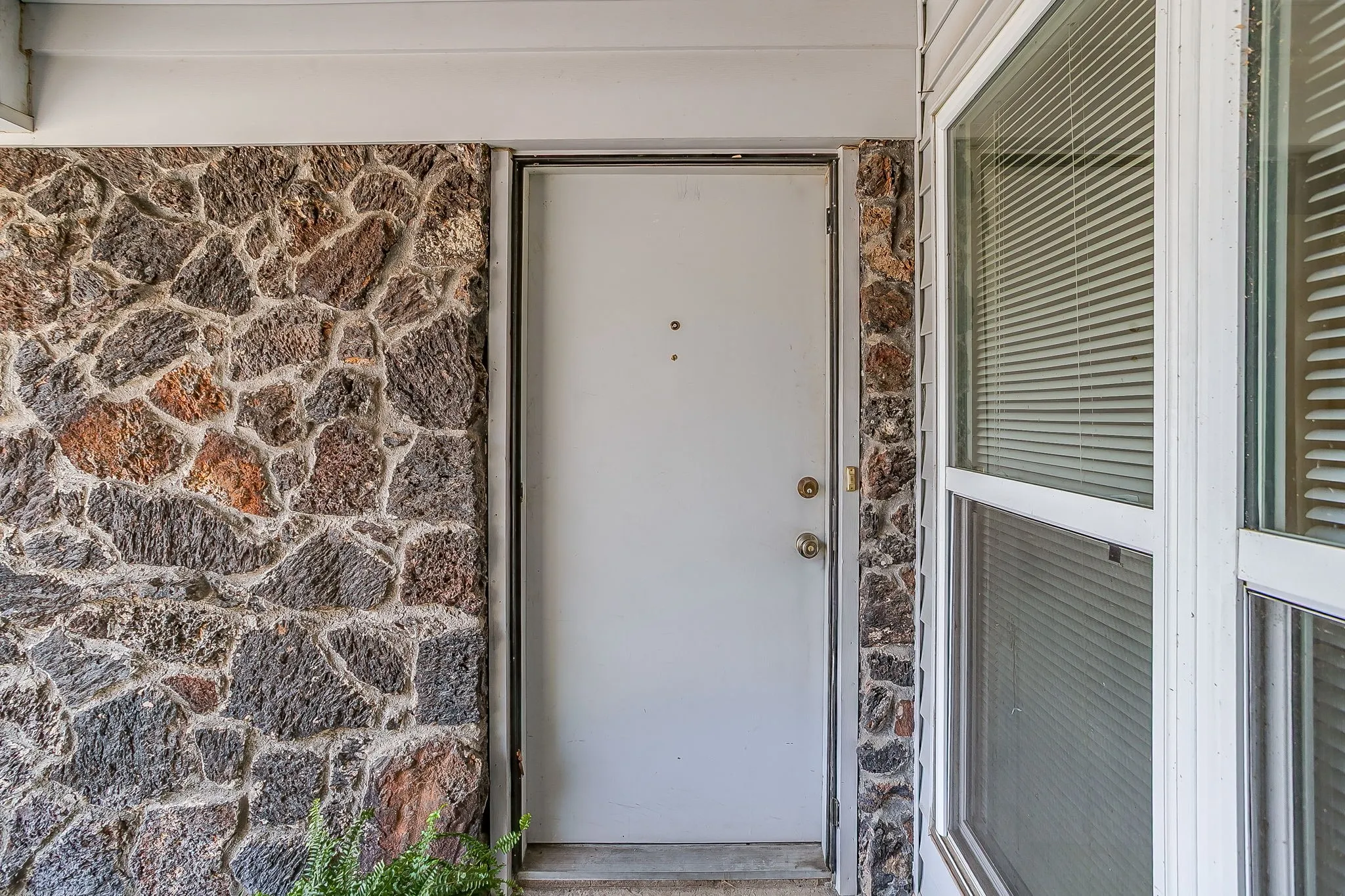 Single Family Residence For Sale in Tarrant County , 2928 Laredo Drive, Fort Worth, Texas 76116, 3 Bedroom, 2 Bathroom, 2 Garage spaces, 1,720 Sqft, built in 1965, mls#21344621, Real Estate Agent in Fort Worth, Homes For Sale in Tarrant county, Homes For Sale in Fort Worth, Realtor in Fort Worth Texas, Real Estate Brokerage Independent Realty Texas, Luminita Cordes Realtor