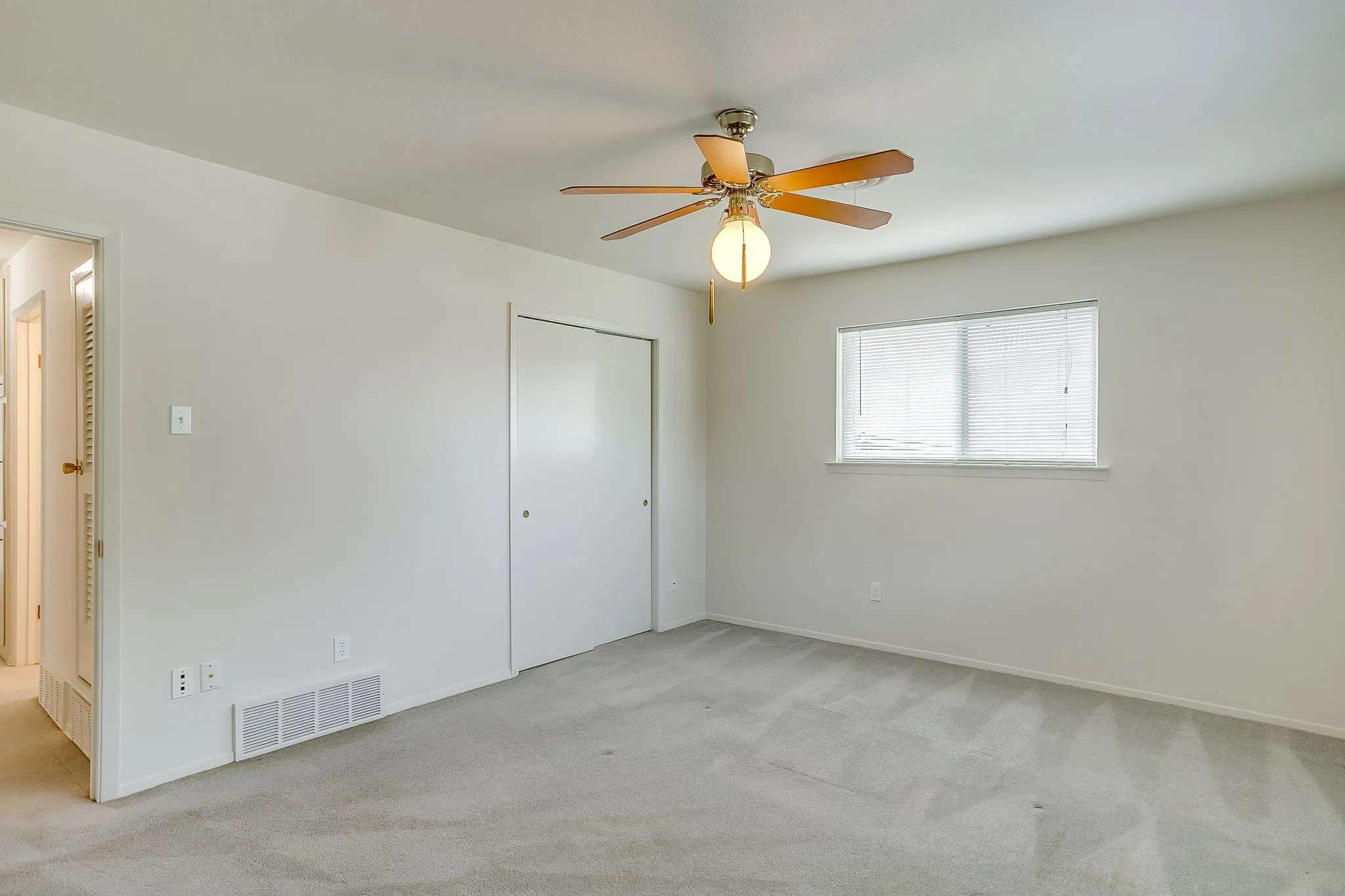 Single Family Residence For Sale in Tarrant County , 2928 Laredo Drive, Fort Worth, Texas 76116, 3 Bedroom, 2 Bathroom, 2 Garage spaces, 1,720 Sqft, built in 1965, mls#21344621, Real Estate Agent in Fort Worth, Homes For Sale in Tarrant county, Homes For Sale in Fort Worth, Realtor in Fort Worth Texas, Real Estate Brokerage Independent Realty Texas, Luminita Cordes Realtor