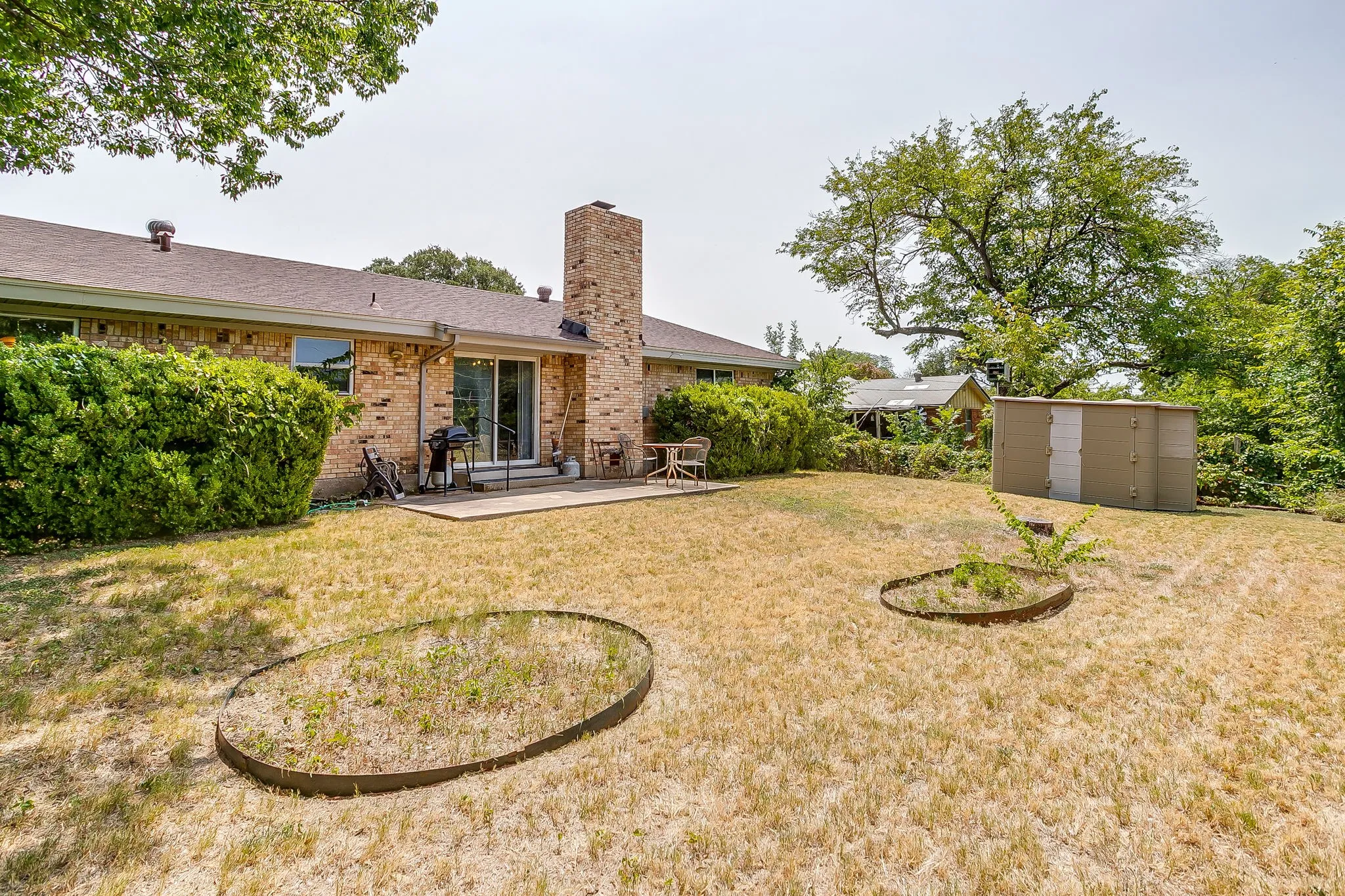 Single Family Residence For Sale in Tarrant County , 2928 Laredo Drive, Fort Worth, Texas 76116, 3 Bedroom, 2 Bathroom, 2 Garage spaces, 1,720 Sqft, built in 1965, mls#21344621, Real Estate Agent in Fort Worth, Homes For Sale in Tarrant county, Homes For Sale in Fort Worth, Realtor in Fort Worth Texas, Real Estate Brokerage Independent Realty Texas, Luminita Cordes Realtor