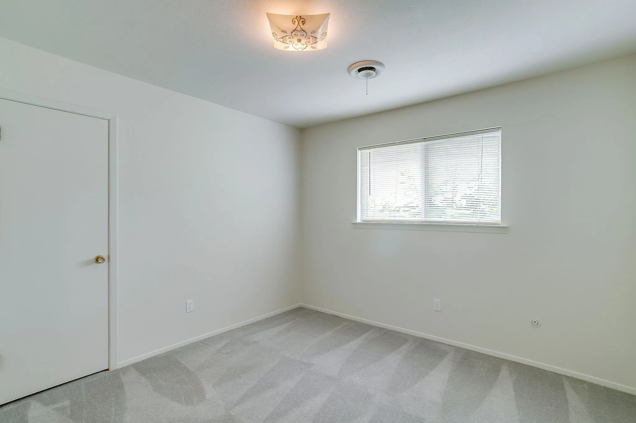 Single Family Residence For Sale in Tarrant County , 2928 Laredo Drive, Fort Worth, Texas 76116, 3 Bedroom, 2 Bathroom, 2 Garage spaces, 1,720 Sqft, built in 1965, mls#21344621, Real Estate Agent in Fort Worth, Homes For Sale in Tarrant county, Homes For Sale in Fort Worth, Realtor in Fort Worth Texas, Real Estate Brokerage Independent Realty Texas, Luminita Cordes Realtor