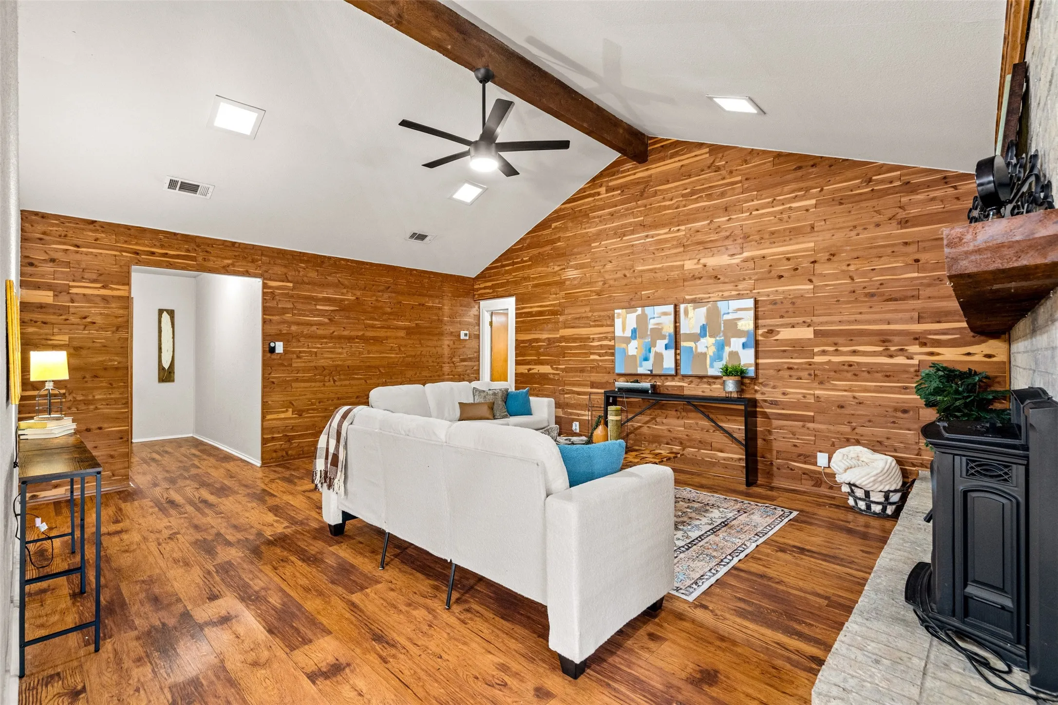 Single Family Residence For Sale in Tarrant County , 1032 Kane Street, Benbrook, Texas 76126, 3 Bedroom, 2 Bathroom, 2 Garage spaces, 1,558 Sqft, built in 1978, mls#21348616, Real Estate Agent in Benbrook, Homes For Sale in Tarrant county, Homes For Sale in Benbrook, Realtor in Benbrook Texas, Real Estate Brokerage Independent Realty Texas, Luminita Cordes Realtor