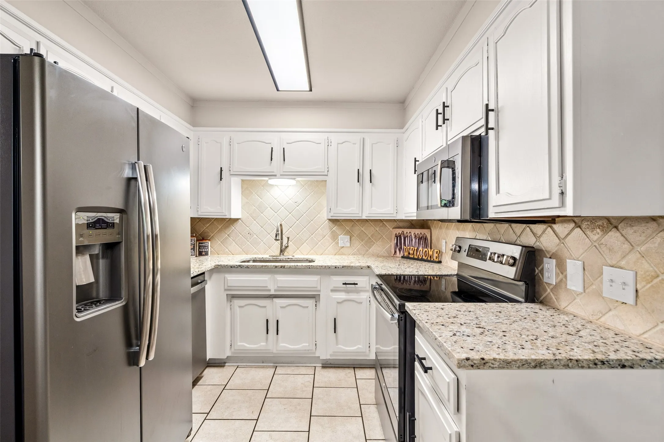 Single Family Residence For Sale in Tarrant County , 1032 Kane Street, Benbrook, Texas 76126, 3 Bedroom, 2 Bathroom, 2 Garage spaces, 1,558 Sqft, built in 1978, mls#21348616, Real Estate Agent in Benbrook, Homes For Sale in Tarrant county, Homes For Sale in Benbrook, Realtor in Benbrook Texas, Real Estate Brokerage Independent Realty Texas, Luminita Cordes Realtor