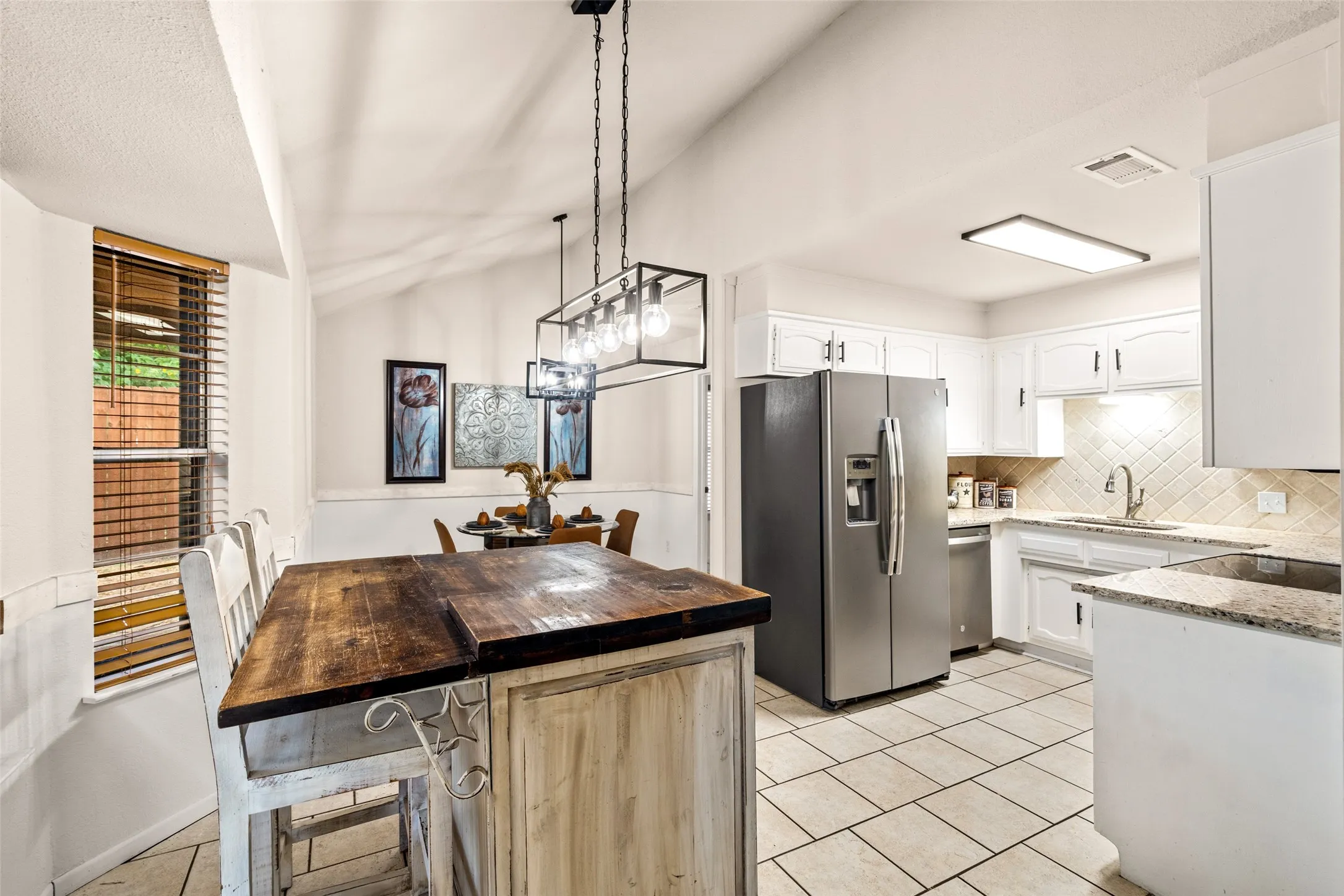 Single Family Residence For Sale in Tarrant County , 1032 Kane Street, Benbrook, Texas 76126, 3 Bedroom, 2 Bathroom, 2 Garage spaces, 1,558 Sqft, built in 1978, mls#21348616, Real Estate Agent in Benbrook, Homes For Sale in Tarrant county, Homes For Sale in Benbrook, Realtor in Benbrook Texas, Real Estate Brokerage Independent Realty Texas, Luminita Cordes Realtor