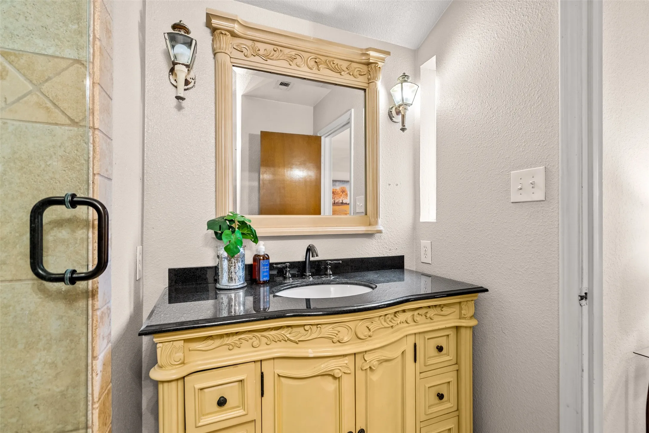 Single Family Residence For Sale in Tarrant County , 1032 Kane Street, Benbrook, Texas 76126, 3 Bedroom, 2 Bathroom, 2 Garage spaces, 1,558 Sqft, built in 1978, mls#21348616, Real Estate Agent in Benbrook, Homes For Sale in Tarrant county, Homes For Sale in Benbrook, Realtor in Benbrook Texas, Real Estate Brokerage Independent Realty Texas, Luminita Cordes Realtor