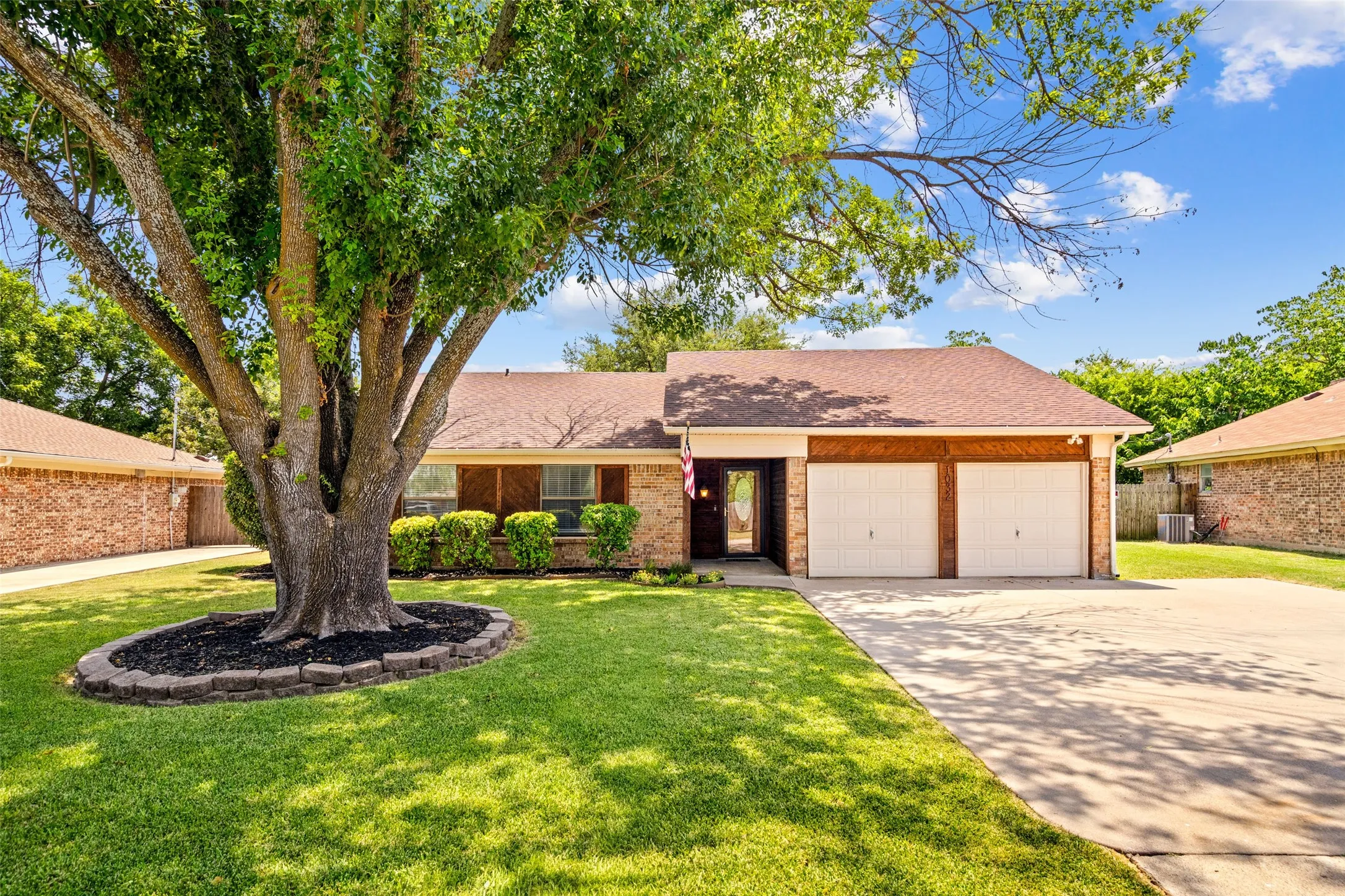 Single Family Residence For Sale in Tarrant County , 1032 Kane Street, Benbrook, Texas 76126, 3 Bedroom, 2 Bathroom, 2 Garage spaces, 1,558 Sqft, built in 1978, mls#21348616, Real Estate Agent in Benbrook, Homes For Sale in Tarrant county, Homes For Sale in Benbrook, Realtor in Benbrook Texas, Real Estate Brokerage Independent Realty Texas, Luminita Cordes Realtor