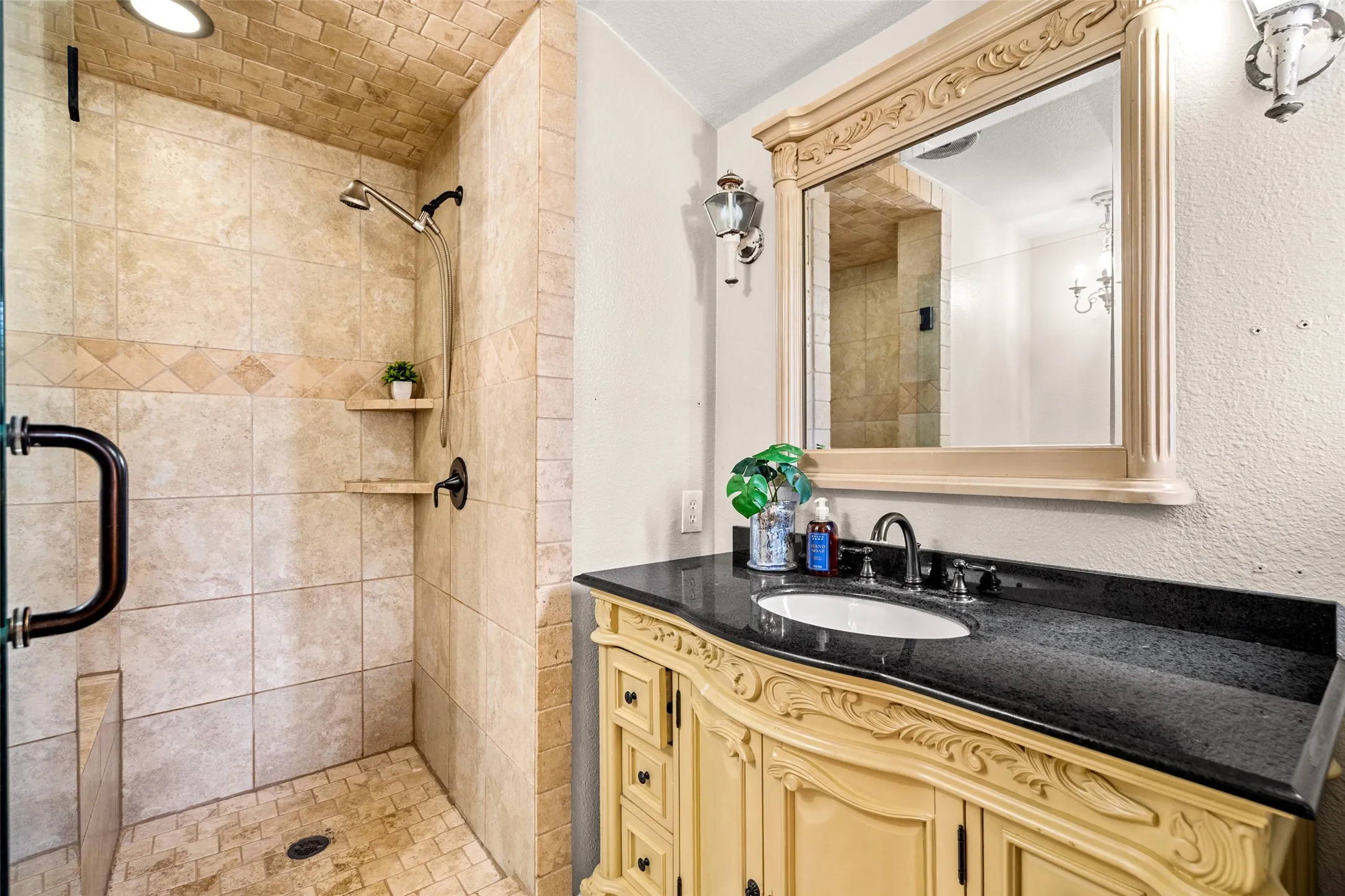 Single Family Residence For Sale in Tarrant County , 1032 Kane Street, Benbrook, Texas 76126, 3 Bedroom, 2 Bathroom, 2 Garage spaces, 1,558 Sqft, built in 1978, mls#21348616, Real Estate Agent in Benbrook, Homes For Sale in Tarrant county, Homes For Sale in Benbrook, Realtor in Benbrook Texas, Real Estate Brokerage Independent Realty Texas, Luminita Cordes Realtor