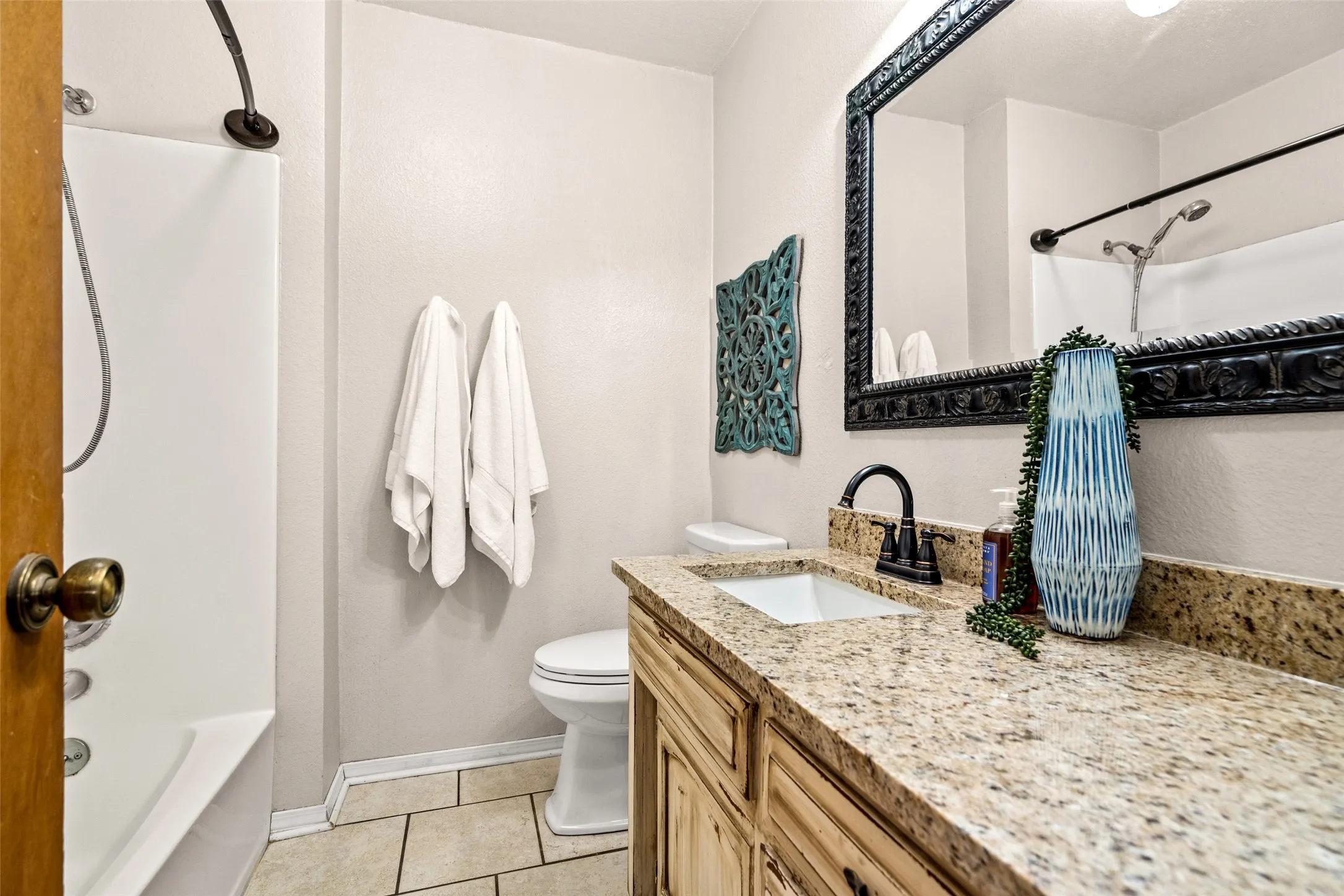 Single Family Residence For Sale in Tarrant County , 1032 Kane Street, Benbrook, Texas 76126, 3 Bedroom, 2 Bathroom, 2 Garage spaces, 1,558 Sqft, built in 1978, mls#21348616, Real Estate Agent in Benbrook, Homes For Sale in Tarrant county, Homes For Sale in Benbrook, Realtor in Benbrook Texas, Real Estate Brokerage Independent Realty Texas, Luminita Cordes Realtor