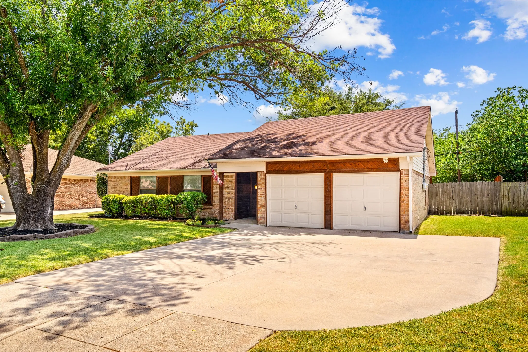 Single Family Residence For Sale in Tarrant County , 1032 Kane Street, Benbrook, Texas 76126, 3 Bedroom, 2 Bathroom, 2 Garage spaces, 1,558 Sqft, built in 1978, mls#21348616, Real Estate Agent in Benbrook, Homes For Sale in Tarrant county, Homes For Sale in Benbrook, Realtor in Benbrook Texas, Real Estate Brokerage Independent Realty Texas, Luminita Cordes Realtor
