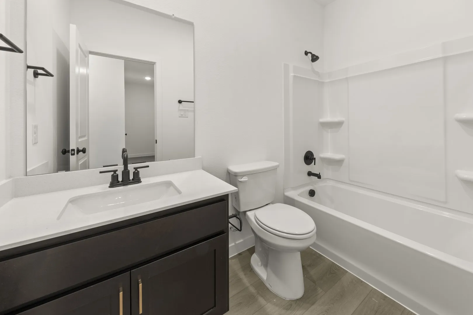 19. 4311 Bellflower - 2ND Bath