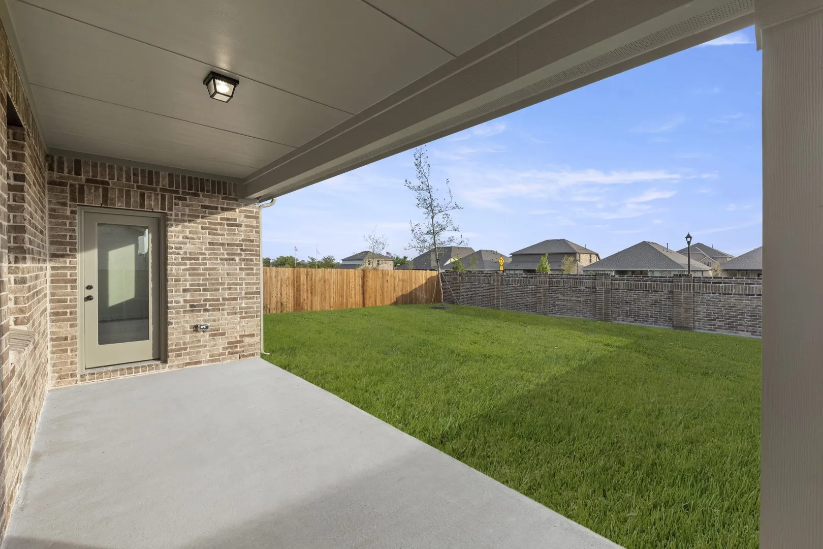 25. 4311 Bellflower - Patio