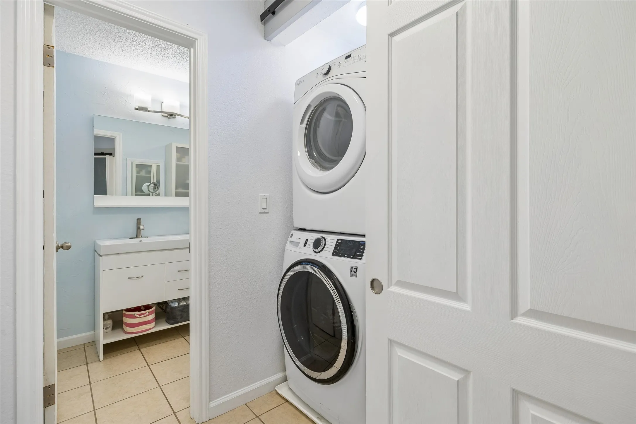 Single Family Residence For Sale in Dallas County , 563 Lee Drive, Coppell, Texas 75019, 2 Bedroom, 2 Bathroom, 1 Garage spaces, 1,045 Sqft, built in 1985, mls#21348311, Real Estate Agent in Coppell, Homes For Sale in Dallas county, Homes For Sale in Coppell, Realtor in Coppell Texas, Real Estate Brokerage Independent Realty Texas, Luminita Cordes Realtor