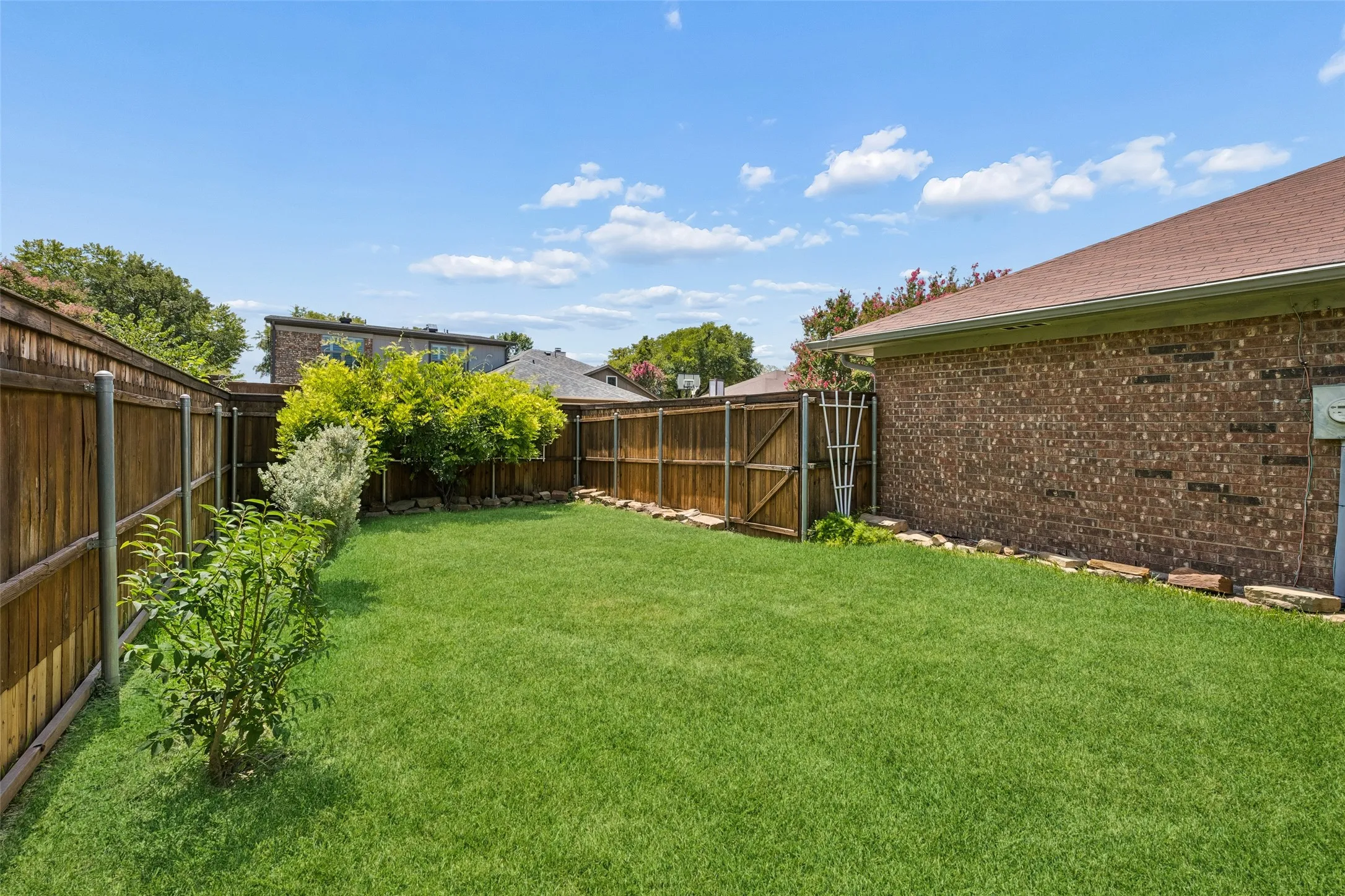 Single Family Residence For Sale in Dallas County , 563 Lee Drive, Coppell, Texas 75019, 2 Bedroom, 2 Bathroom, 1 Garage spaces, 1,045 Sqft, built in 1985, mls#21348311, Real Estate Agent in Coppell, Homes For Sale in Dallas county, Homes For Sale in Coppell, Realtor in Coppell Texas, Real Estate Brokerage Independent Realty Texas, Luminita Cordes Realtor