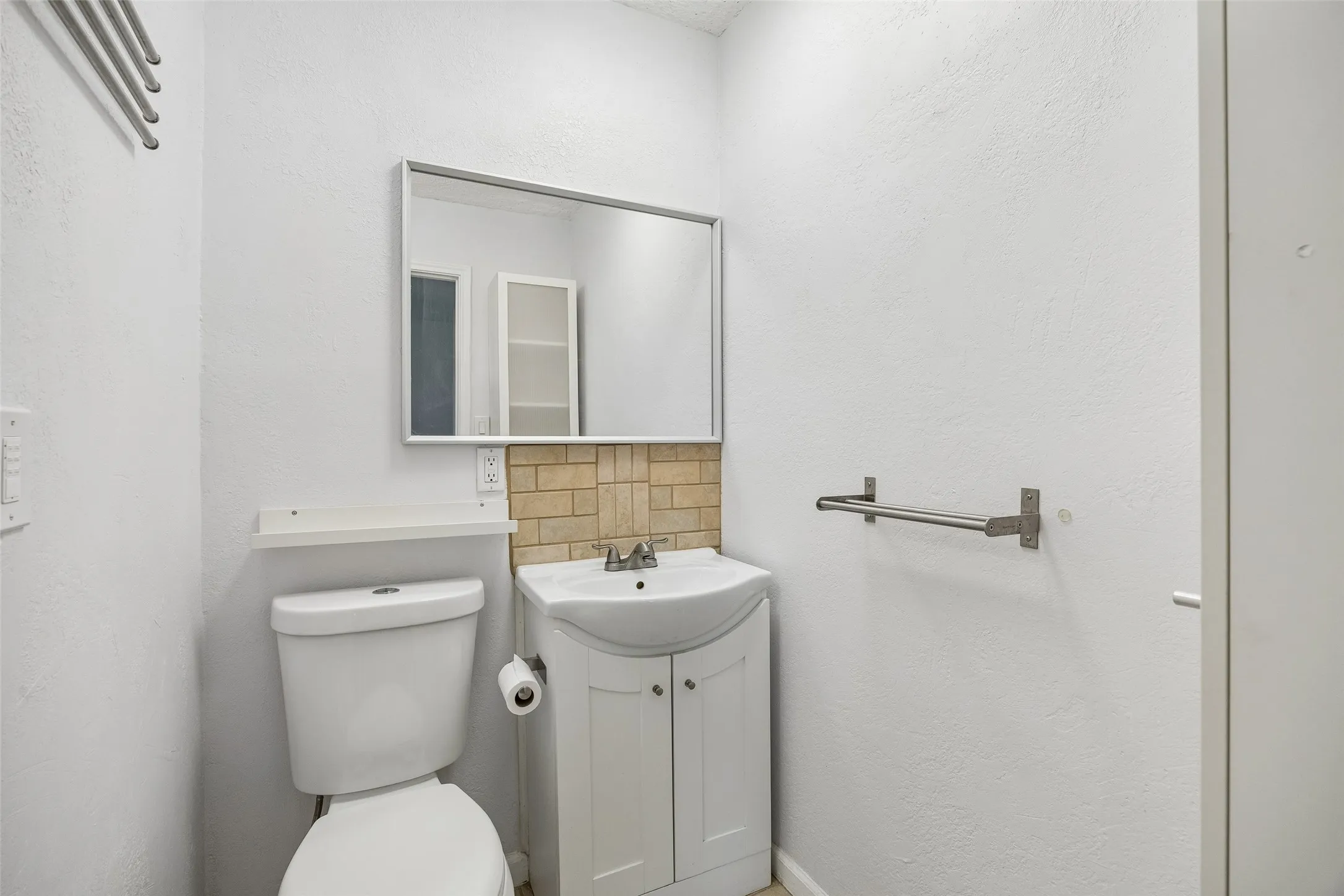 Single Family Residence For Sale in Dallas County , 563 Lee Drive, Coppell, Texas 75019, 2 Bedroom, 2 Bathroom, 1 Garage spaces, 1,045 Sqft, built in 1985, mls#21348311, Real Estate Agent in Coppell, Homes For Sale in Dallas county, Homes For Sale in Coppell, Realtor in Coppell Texas, Real Estate Brokerage Independent Realty Texas, Luminita Cordes Realtor
