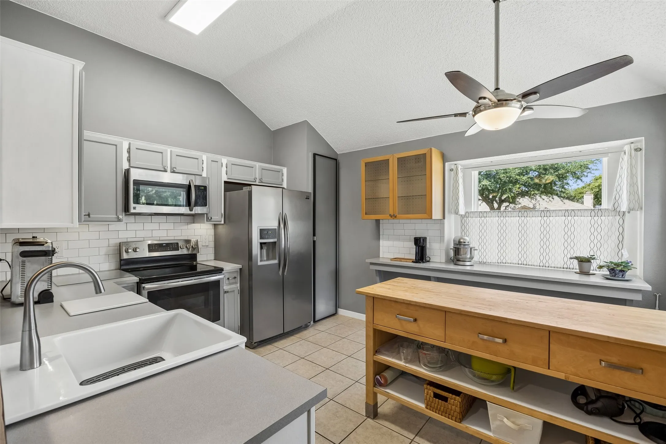 Single Family Residence For Sale in Dallas County , 563 Lee Drive, Coppell, Texas 75019, 2 Bedroom, 2 Bathroom, 1 Garage spaces, 1,045 Sqft, built in 1985, mls#21348311, Real Estate Agent in Coppell, Homes For Sale in Dallas county, Homes For Sale in Coppell, Realtor in Coppell Texas, Real Estate Brokerage Independent Realty Texas, Luminita Cordes Realtor