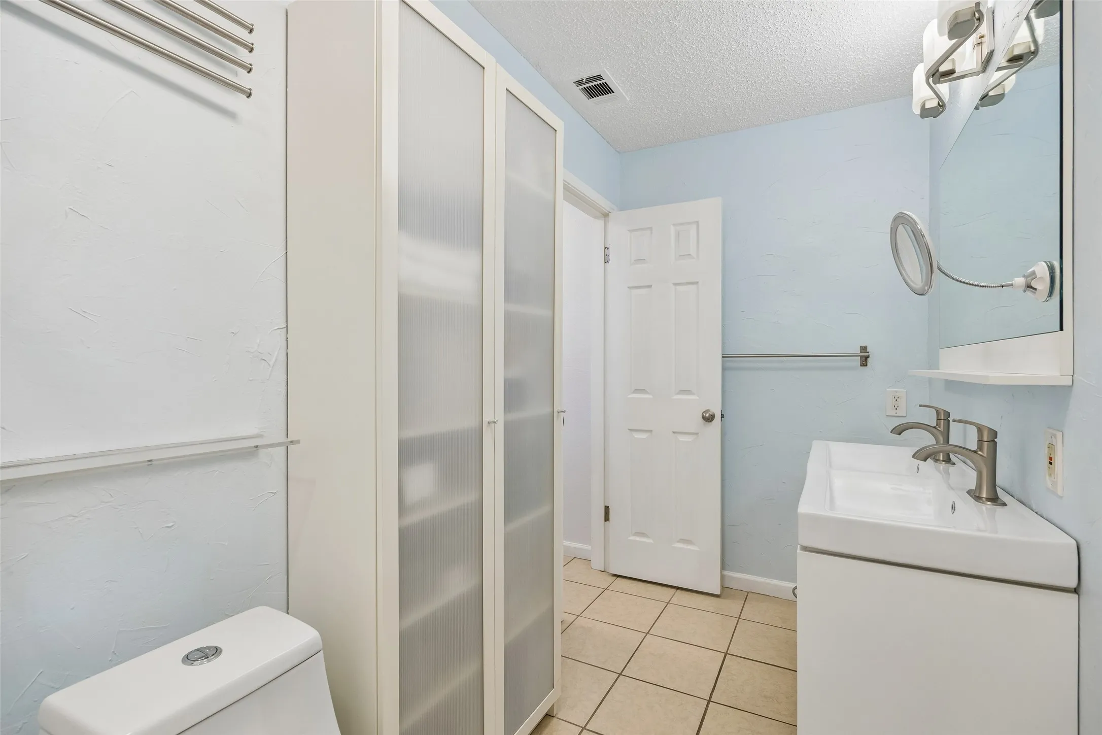 Single Family Residence For Sale in Dallas County , 563 Lee Drive, Coppell, Texas 75019, 2 Bedroom, 2 Bathroom, 1 Garage spaces, 1,045 Sqft, built in 1985, mls#21348311, Real Estate Agent in Coppell, Homes For Sale in Dallas county, Homes For Sale in Coppell, Realtor in Coppell Texas, Real Estate Brokerage Independent Realty Texas, Luminita Cordes Realtor
