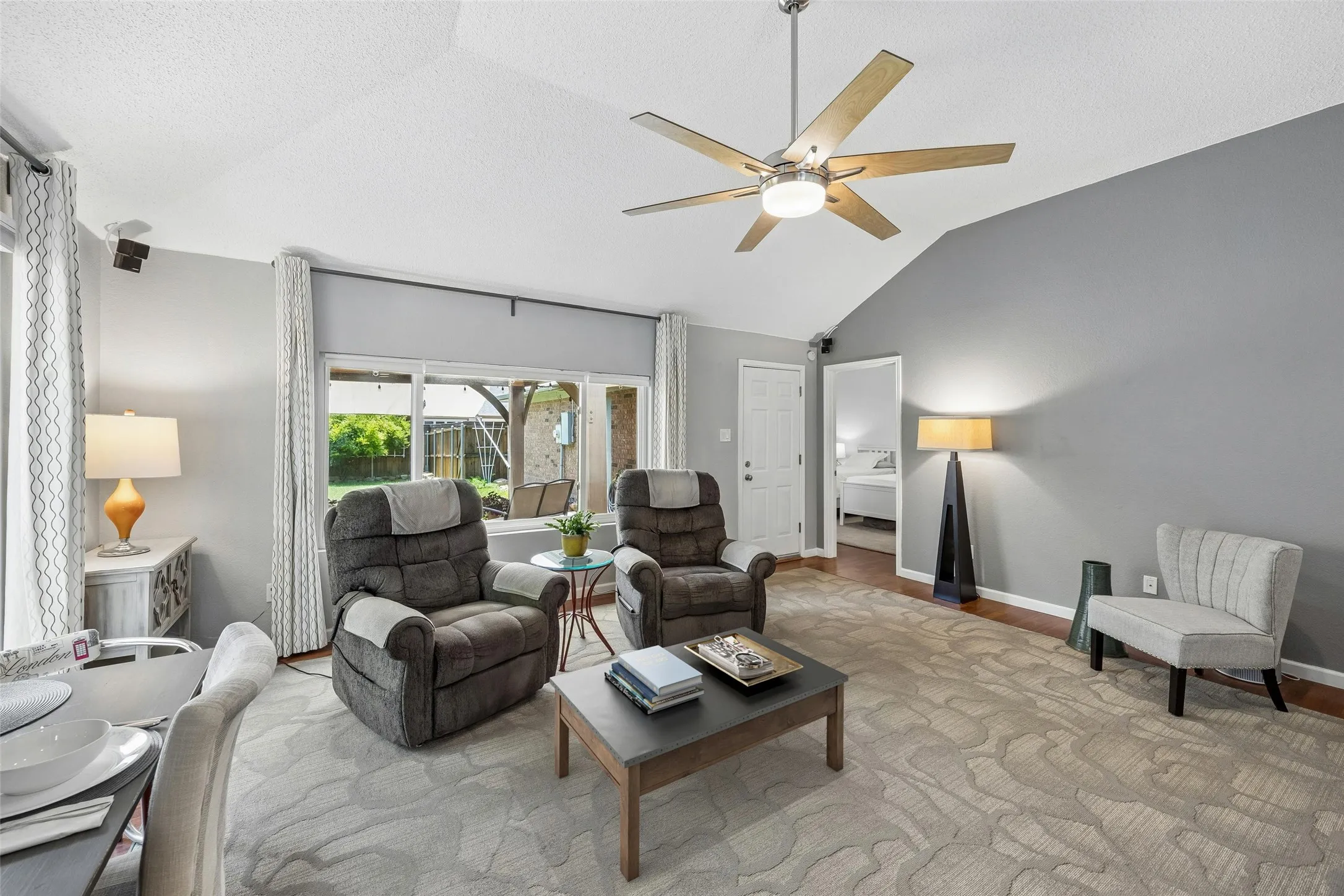 Single Family Residence For Sale in Dallas County , 563 Lee Drive, Coppell, Texas 75019, 2 Bedroom, 2 Bathroom, 1 Garage spaces, 1,045 Sqft, built in 1985, mls#21348311, Real Estate Agent in Coppell, Homes For Sale in Dallas county, Homes For Sale in Coppell, Realtor in Coppell Texas, Real Estate Brokerage Independent Realty Texas, Luminita Cordes Realtor