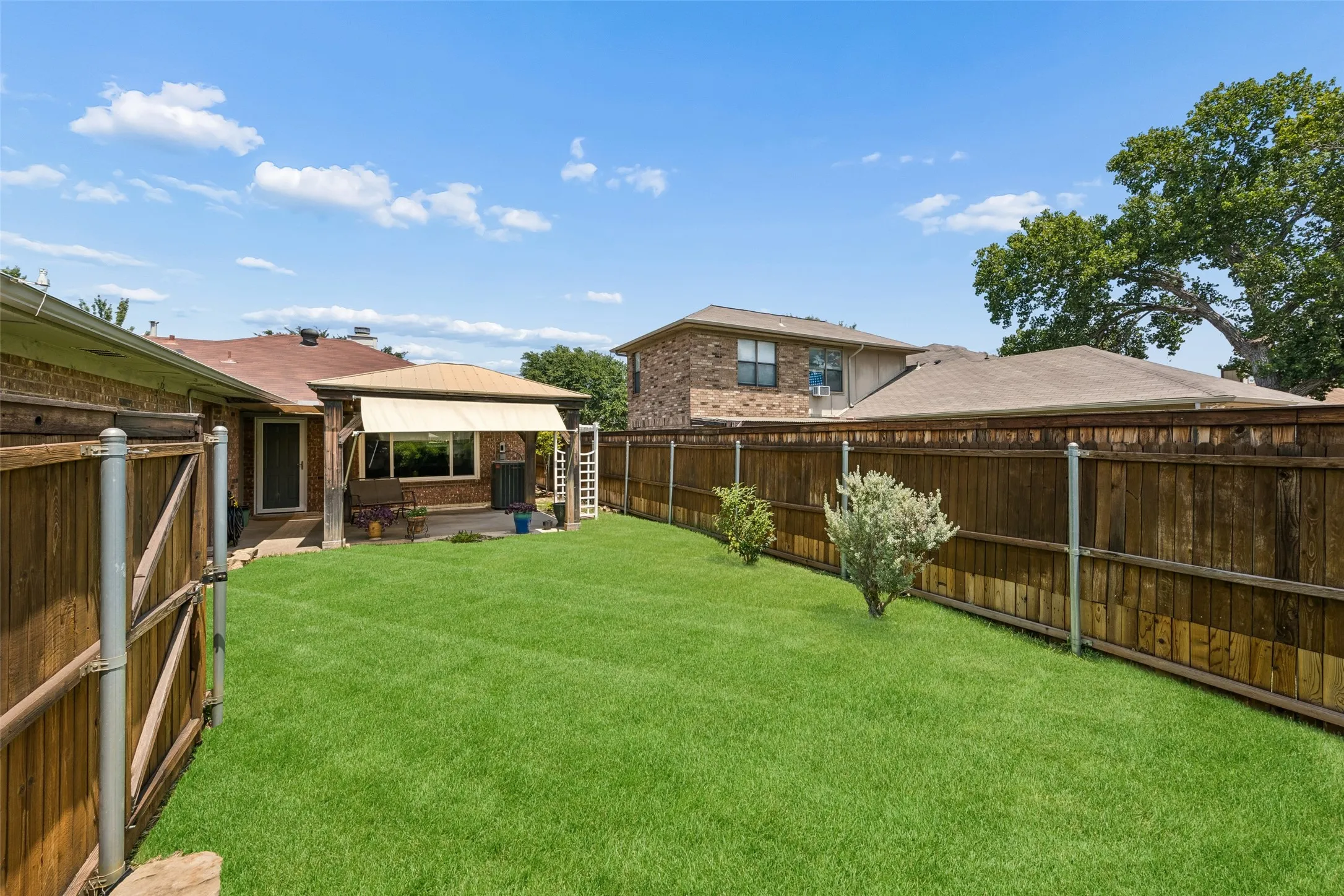 Single Family Residence For Sale in Dallas County , 563 Lee Drive, Coppell, Texas 75019, 2 Bedroom, 2 Bathroom, 1 Garage spaces, 1,045 Sqft, built in 1985, mls#21348311, Real Estate Agent in Coppell, Homes For Sale in Dallas county, Homes For Sale in Coppell, Realtor in Coppell Texas, Real Estate Brokerage Independent Realty Texas, Luminita Cordes Realtor