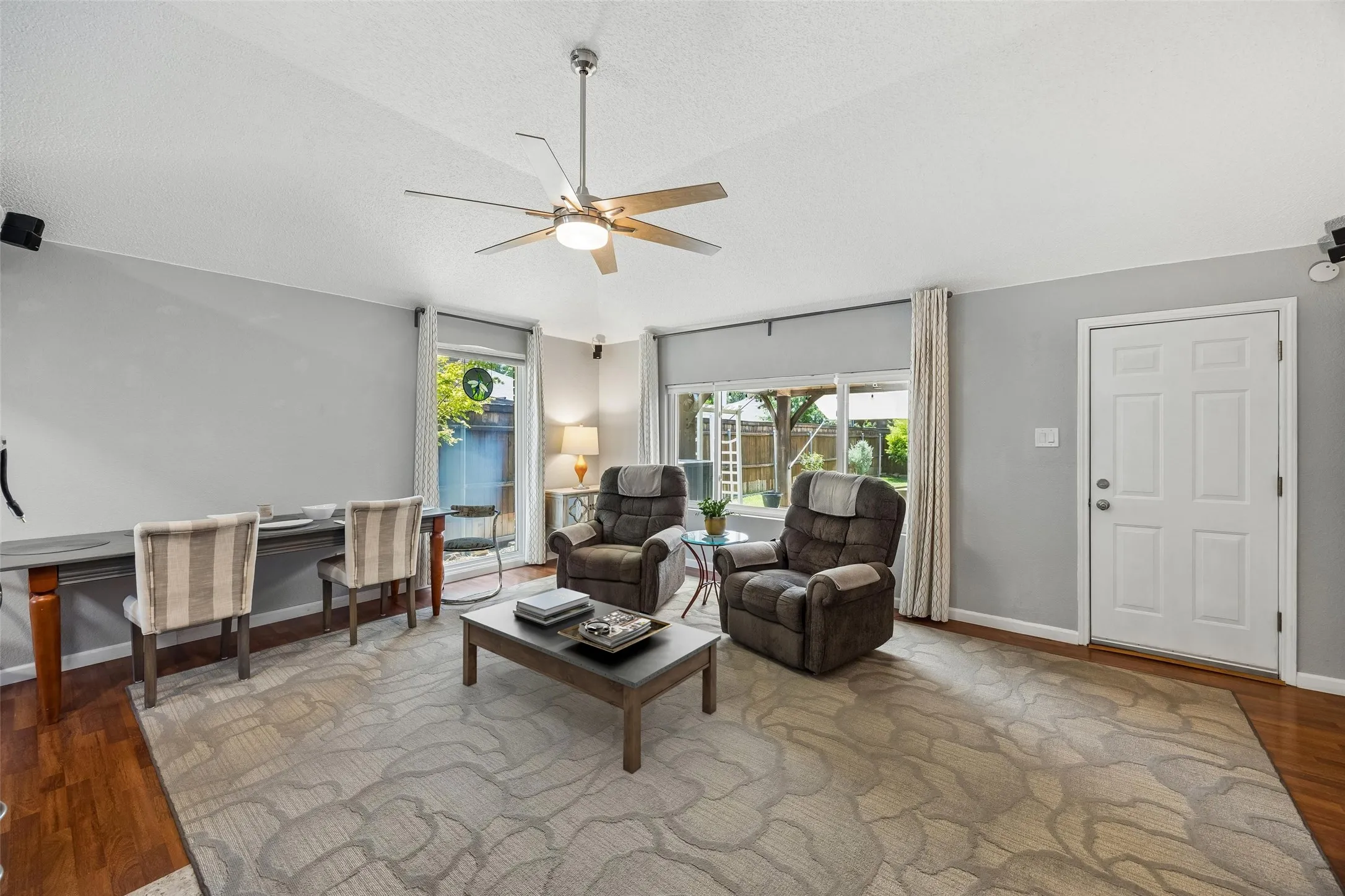 Single Family Residence For Sale in Dallas County , 563 Lee Drive, Coppell, Texas 75019, 2 Bedroom, 2 Bathroom, 1 Garage spaces, 1,045 Sqft, built in 1985, mls#21348311, Real Estate Agent in Coppell, Homes For Sale in Dallas county, Homes For Sale in Coppell, Realtor in Coppell Texas, Real Estate Brokerage Independent Realty Texas, Luminita Cordes Realtor