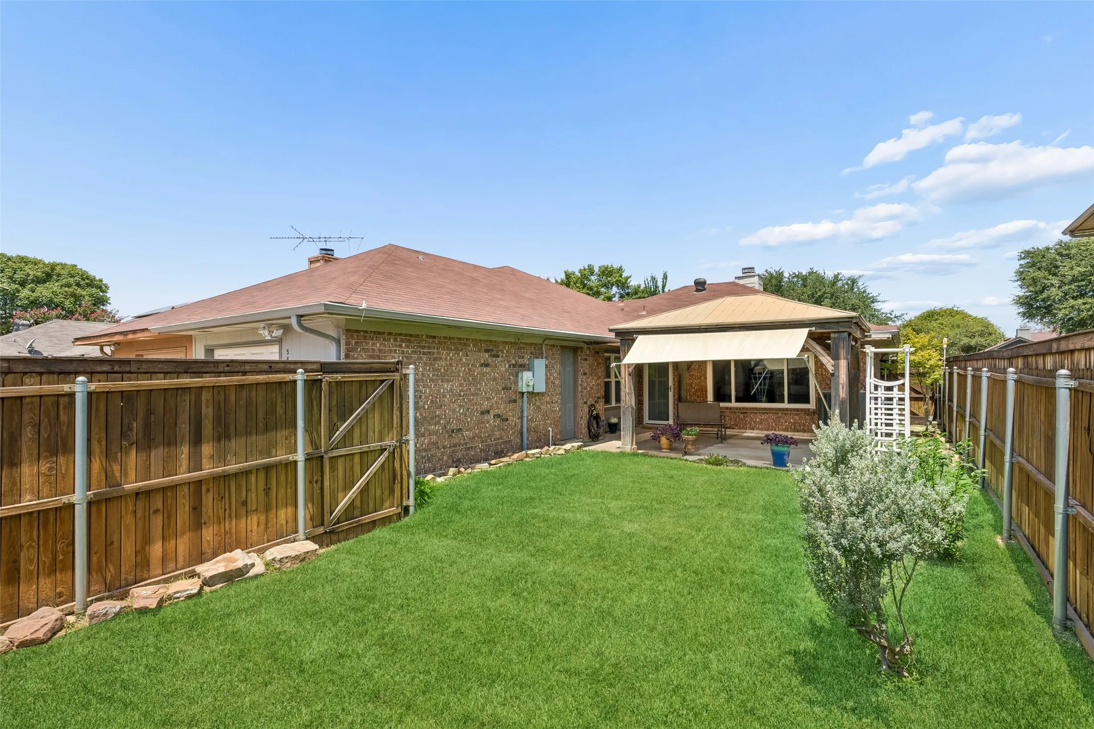 Single Family Residence For Sale in Dallas County , 563 Lee Drive, Coppell, Texas 75019, 2 Bedroom, 2 Bathroom, 1 Garage spaces, 1,045 Sqft, built in 1985, mls#21348311, Real Estate Agent in Coppell, Homes For Sale in Dallas county, Homes For Sale in Coppell, Realtor in Coppell Texas, Real Estate Brokerage Independent Realty Texas, Luminita Cordes Realtor