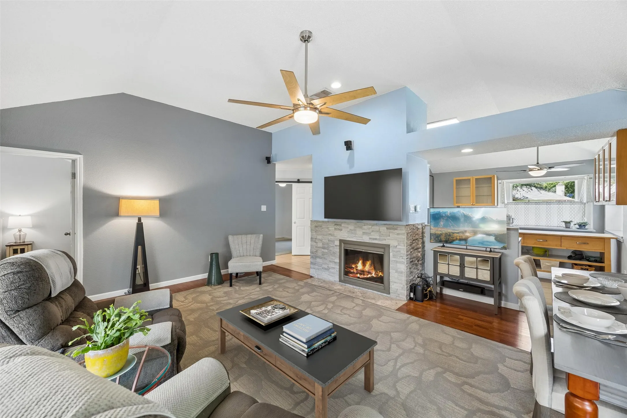 Single Family Residence For Sale in Dallas County , 563 Lee Drive, Coppell, Texas 75019, 2 Bedroom, 2 Bathroom, 1 Garage spaces, 1,045 Sqft, built in 1985, mls#21348311, Real Estate Agent in Coppell, Homes For Sale in Dallas county, Homes For Sale in Coppell, Realtor in Coppell Texas, Real Estate Brokerage Independent Realty Texas, Luminita Cordes Realtor