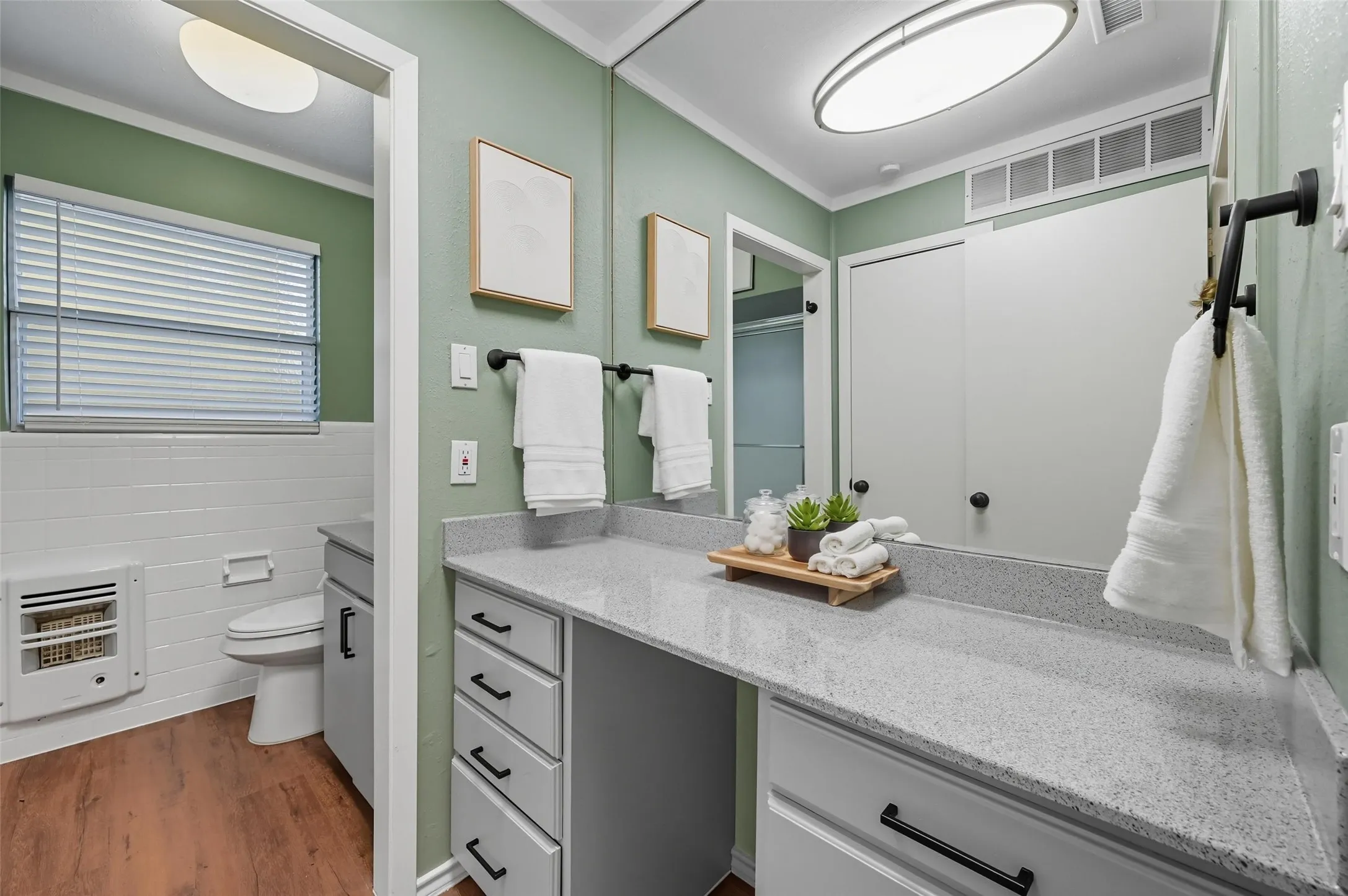Single Family Residence For Sale in Tarrant County , 1310 W Cedar Street, Arlington, Texas 76012, 3 Bedroom, 2 Bathroom, 2 Garage spaces, 1,815 Sqft, built in 1956, mls#21350536, Real Estate Agent in Arlington, Homes For Sale in Tarrant county, Homes For Sale in Arlington, Realtor in Arlington Texas, Real Estate Brokerage Independent Realty Texas, Luminita Cordes Realtor
