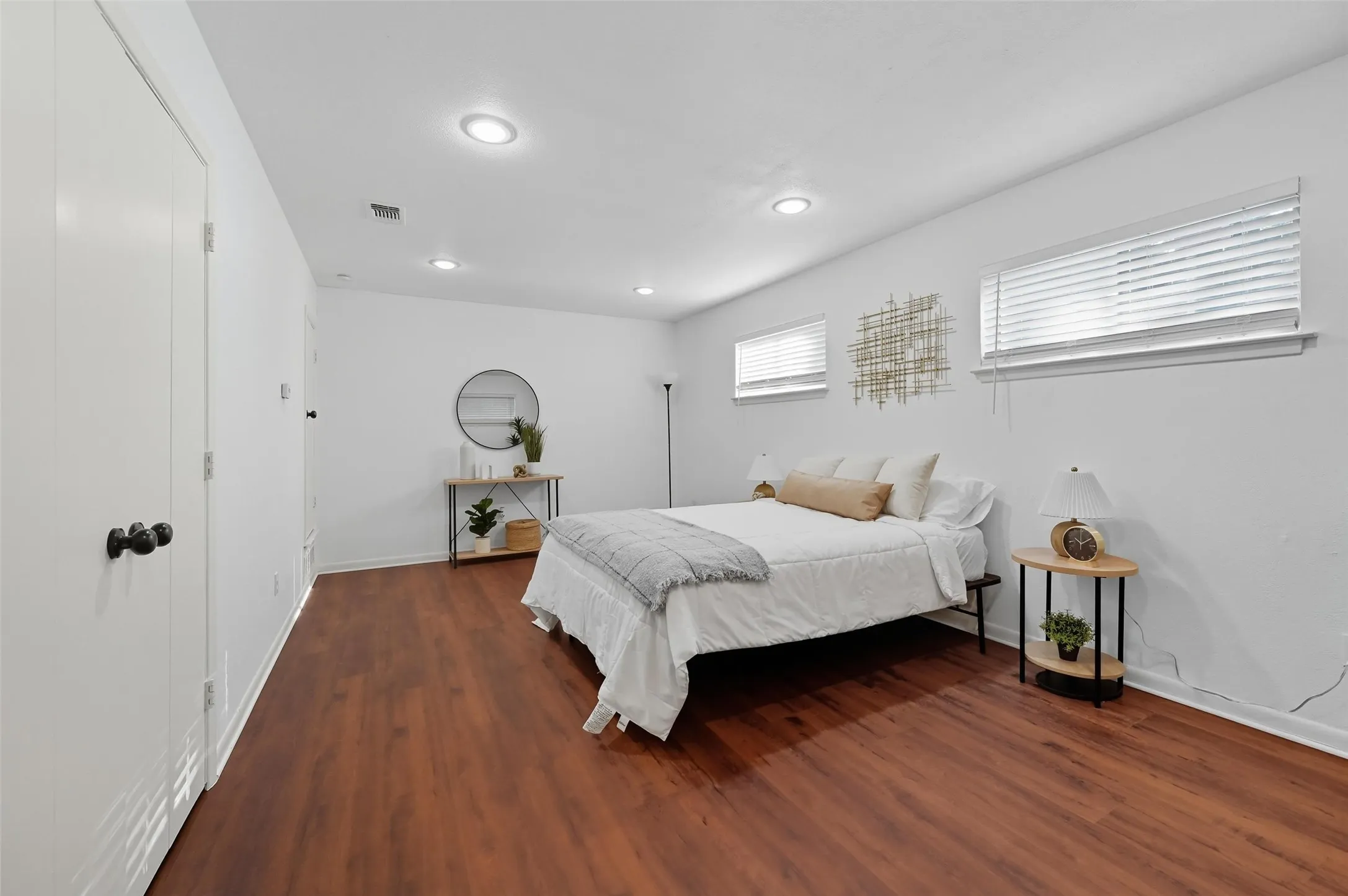 Single Family Residence For Sale in Tarrant County , 1310 W Cedar Street, Arlington, Texas 76012, 3 Bedroom, 2 Bathroom, 2 Garage spaces, 1,815 Sqft, built in 1956, mls#21350536, Real Estate Agent in Arlington, Homes For Sale in Tarrant county, Homes For Sale in Arlington, Realtor in Arlington Texas, Real Estate Brokerage Independent Realty Texas, Luminita Cordes Realtor