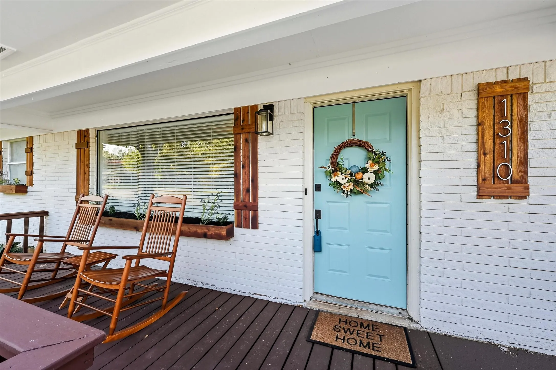Single Family Residence For Sale in Tarrant County , 1310 W Cedar Street, Arlington, Texas 76012, 3 Bedroom, 2 Bathroom, 2 Garage spaces, 1,815 Sqft, built in 1956, mls#21350536, Real Estate Agent in Arlington, Homes For Sale in Tarrant county, Homes For Sale in Arlington, Realtor in Arlington Texas, Real Estate Brokerage Independent Realty Texas, Luminita Cordes Realtor