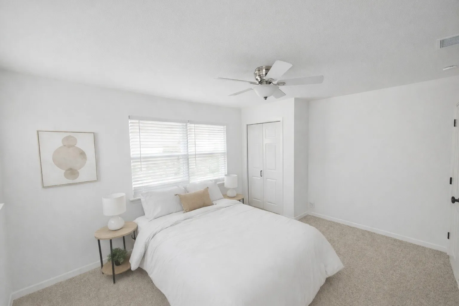 Single Family Residence For Sale in Tarrant County , 1310 W Cedar Street, Arlington, Texas 76012, 3 Bedroom, 2 Bathroom, 2 Garage spaces, 1,815 Sqft, built in 1956, mls#21350536, Real Estate Agent in Arlington, Homes For Sale in Tarrant county, Homes For Sale in Arlington, Realtor in Arlington Texas, Real Estate Brokerage Independent Realty Texas, Luminita Cordes Realtor