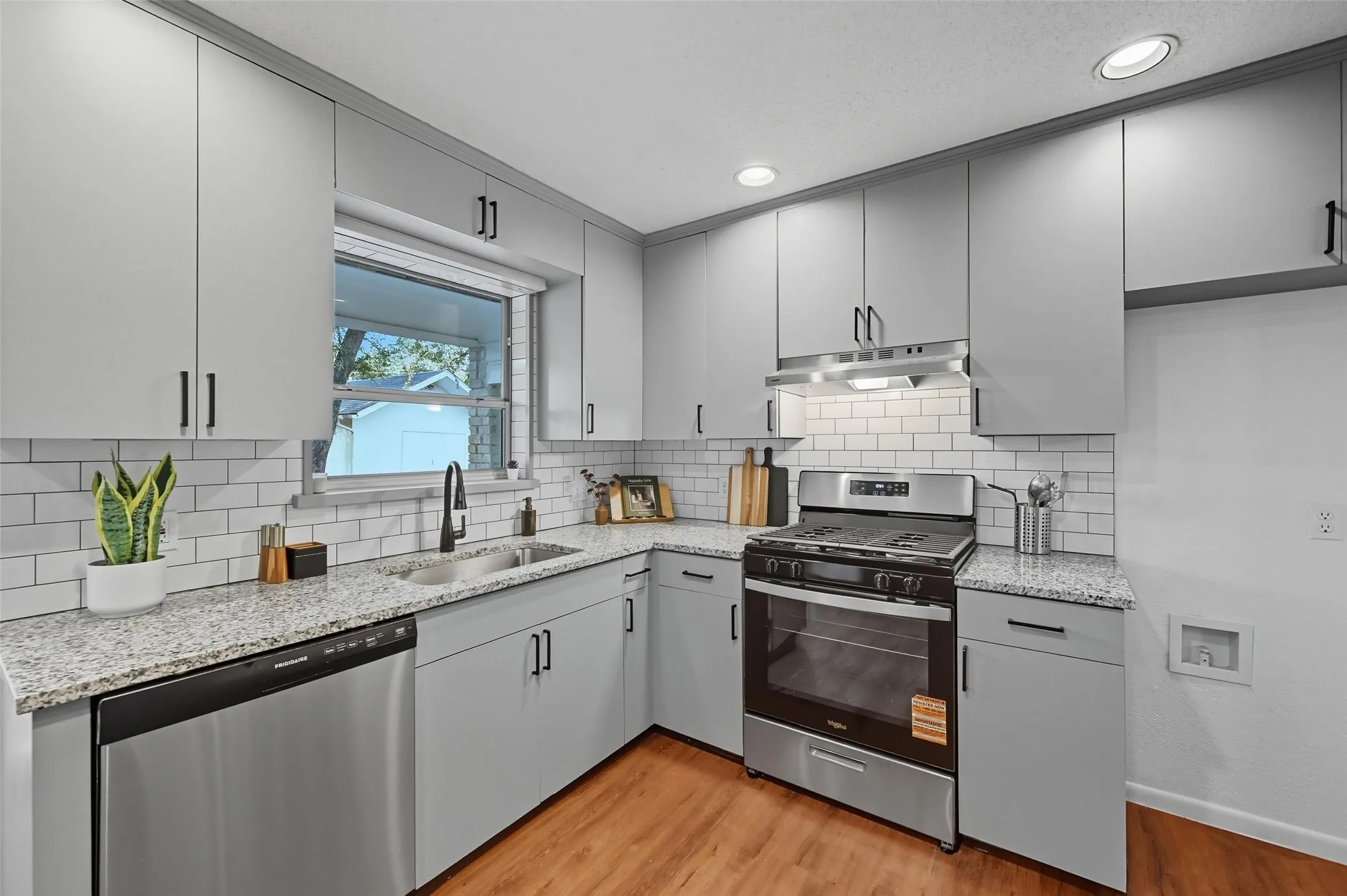 Single Family Residence For Sale in Tarrant County , 1310 W Cedar Street, Arlington, Texas 76012, 3 Bedroom, 2 Bathroom, 2 Garage spaces, 1,815 Sqft, built in 1956, mls#21350536, Real Estate Agent in Arlington, Homes For Sale in Tarrant county, Homes For Sale in Arlington, Realtor in Arlington Texas, Real Estate Brokerage Independent Realty Texas, Luminita Cordes Realtor