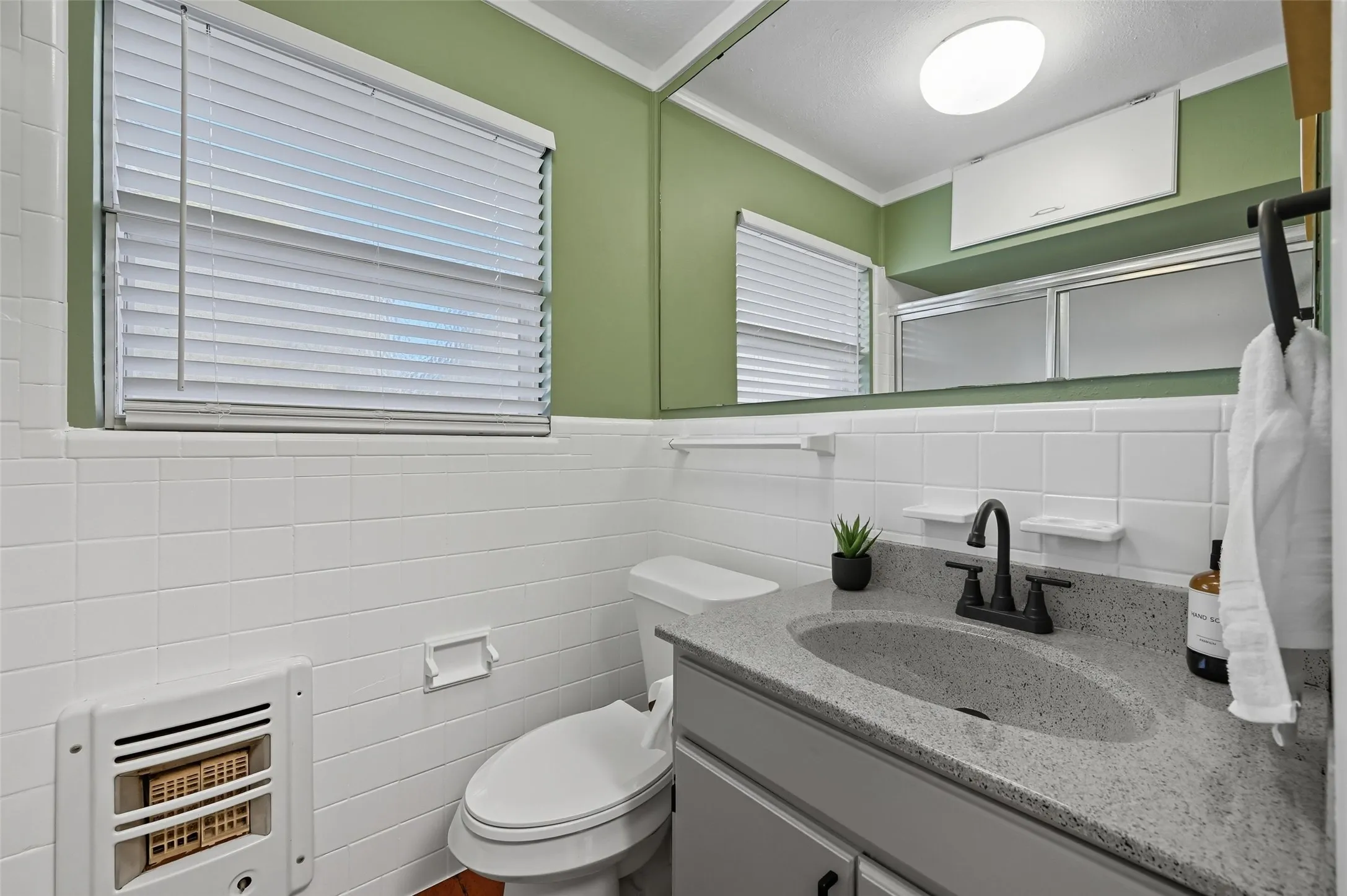 Single Family Residence For Sale in Tarrant County , 1310 W Cedar Street, Arlington, Texas 76012, 3 Bedroom, 2 Bathroom, 2 Garage spaces, 1,815 Sqft, built in 1956, mls#21350536, Real Estate Agent in Arlington, Homes For Sale in Tarrant county, Homes For Sale in Arlington, Realtor in Arlington Texas, Real Estate Brokerage Independent Realty Texas, Luminita Cordes Realtor