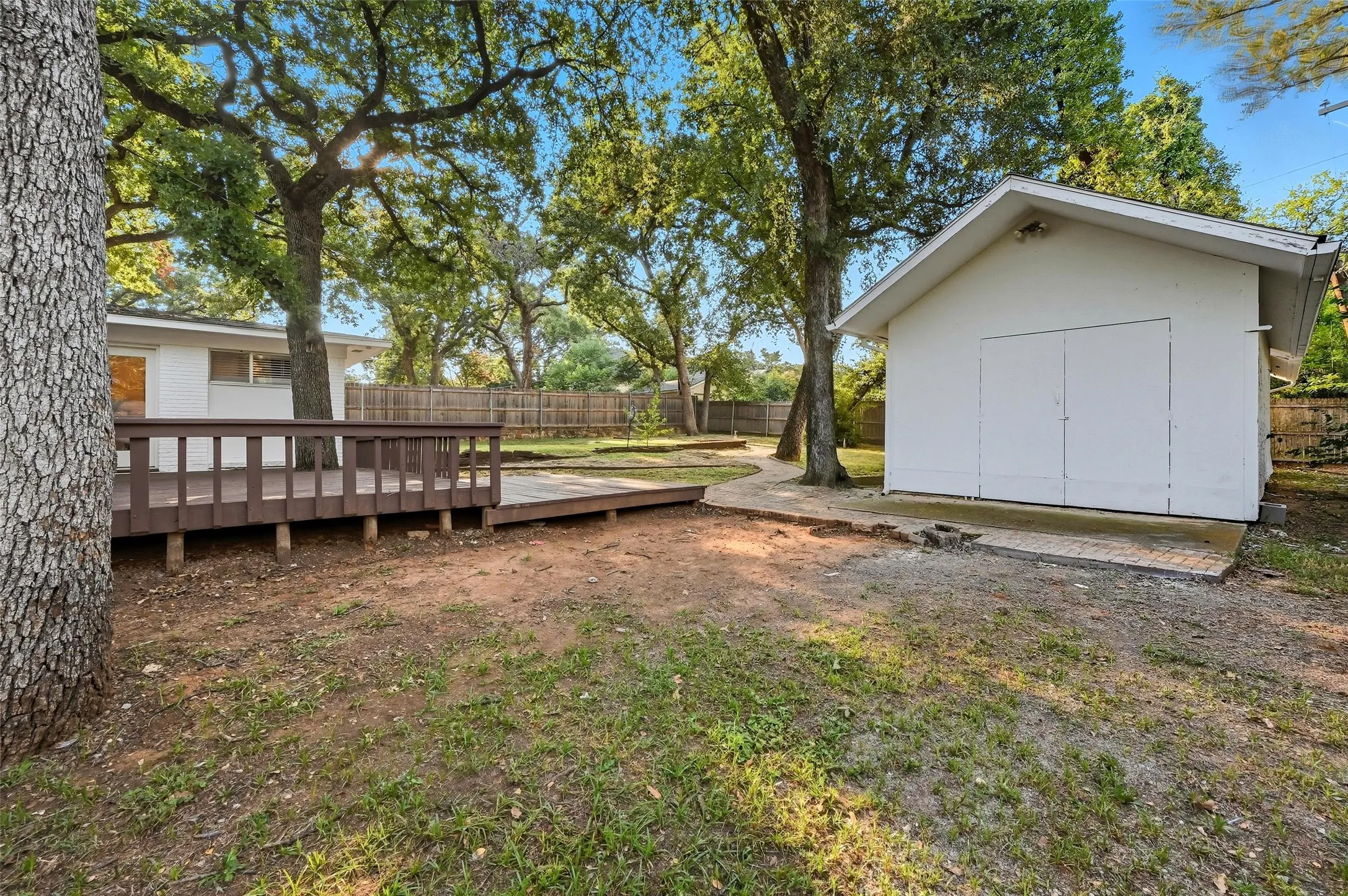 Single Family Residence For Sale in Tarrant County , 1310 W Cedar Street, Arlington, Texas 76012, 3 Bedroom, 2 Bathroom, 2 Garage spaces, 1,815 Sqft, built in 1956, mls#21350536, Real Estate Agent in Arlington, Homes For Sale in Tarrant county, Homes For Sale in Arlington, Realtor in Arlington Texas, Real Estate Brokerage Independent Realty Texas, Luminita Cordes Realtor