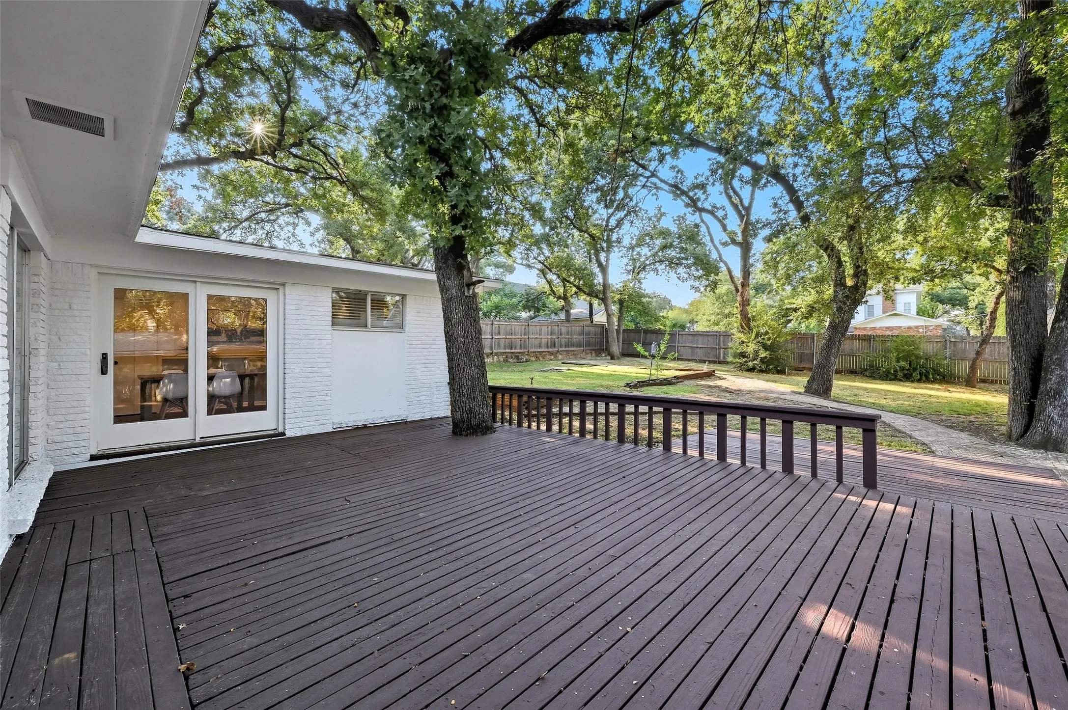 Single Family Residence For Sale in Tarrant County , 1310 W Cedar Street, Arlington, Texas 76012, 3 Bedroom, 2 Bathroom, 2 Garage spaces, 1,815 Sqft, built in 1956, mls#21350536, Real Estate Agent in Arlington, Homes For Sale in Tarrant county, Homes For Sale in Arlington, Realtor in Arlington Texas, Real Estate Brokerage Independent Realty Texas, Luminita Cordes Realtor
