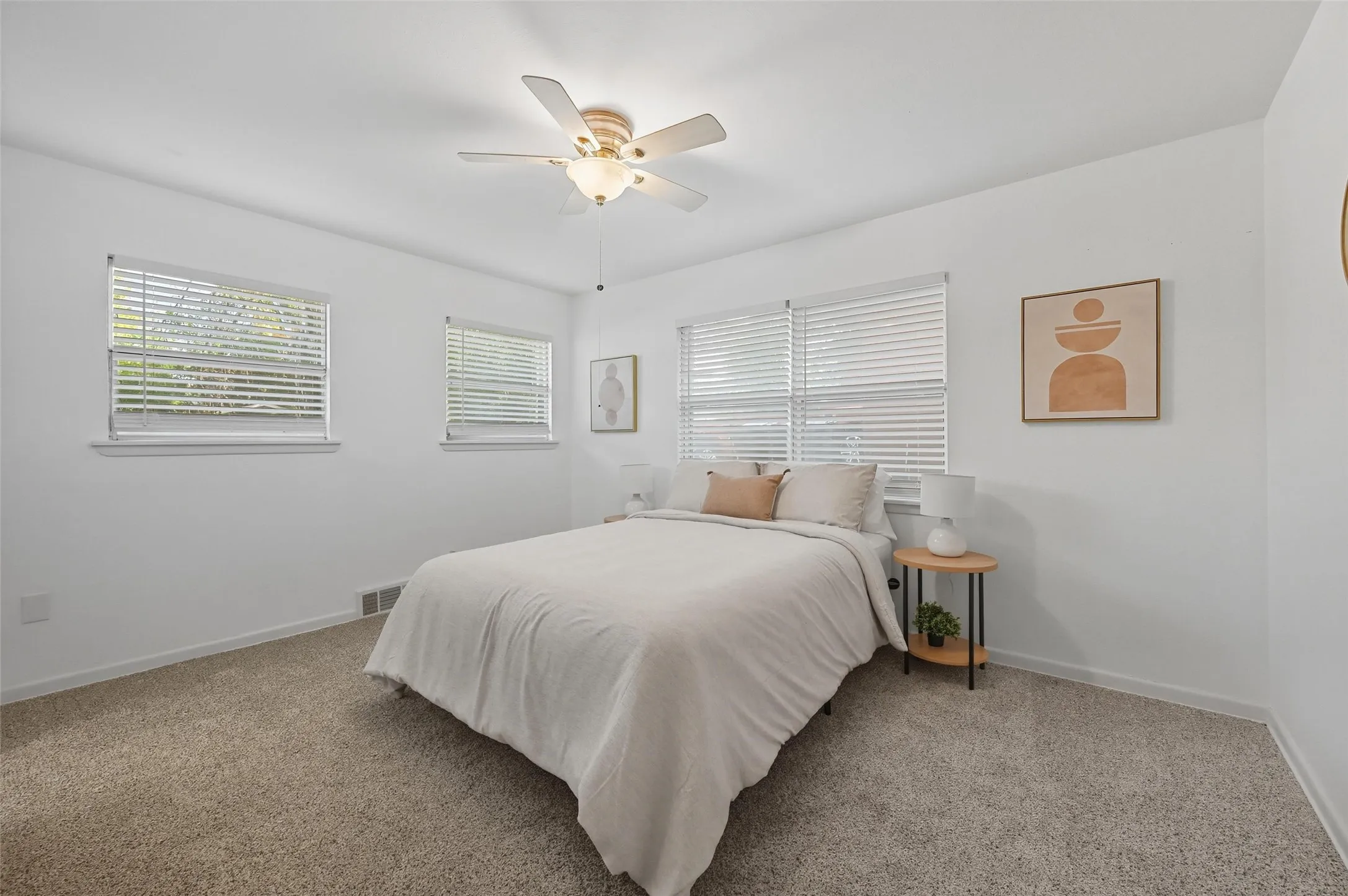 Single Family Residence For Sale in Tarrant County , 1310 W Cedar Street, Arlington, Texas 76012, 3 Bedroom, 2 Bathroom, 2 Garage spaces, 1,815 Sqft, built in 1956, mls#21350536, Real Estate Agent in Arlington, Homes For Sale in Tarrant county, Homes For Sale in Arlington, Realtor in Arlington Texas, Real Estate Brokerage Independent Realty Texas, Luminita Cordes Realtor