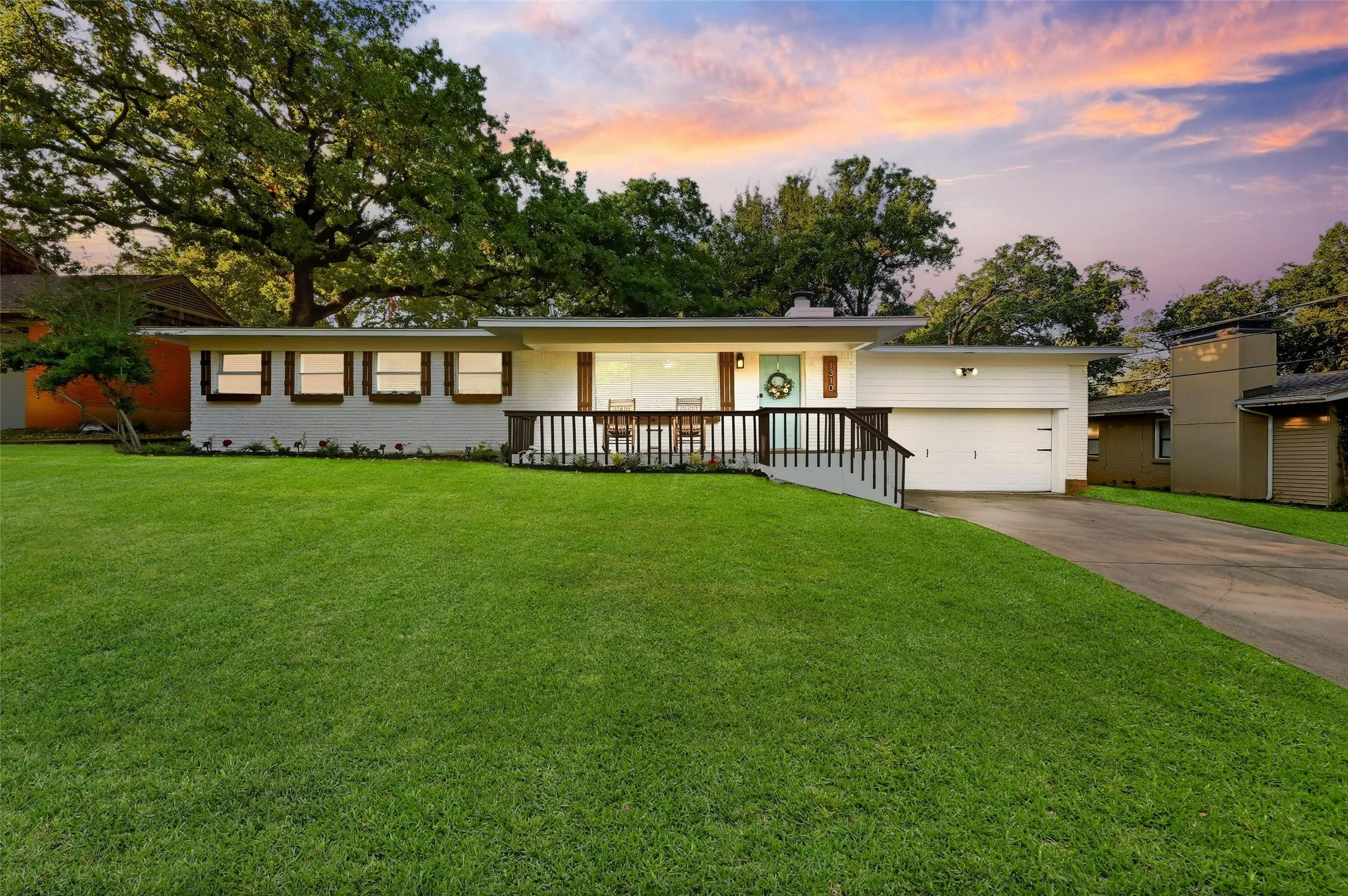 Single Family Residence For Sale in Tarrant County , 1310 W Cedar Street, Arlington, Texas 76012, 3 Bedroom, 2 Bathroom, 2 Garage spaces, 1,815 Sqft, built in 1956, mls#21350536, Real Estate Agent in Arlington, Homes For Sale in Tarrant county, Homes For Sale in Arlington, Realtor in Arlington Texas, Real Estate Brokerage Independent Realty Texas, Luminita Cordes Realtor